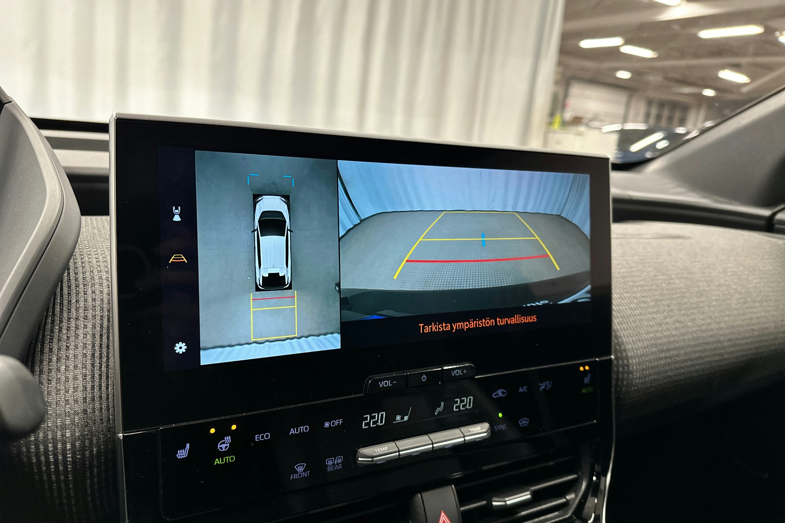 musta Subaru Solterra 2023 kuva 18.