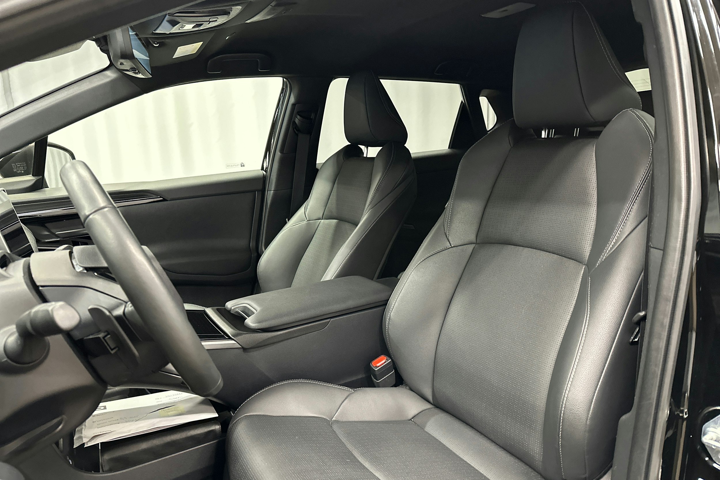 musta Subaru Solterra 2023 kuva 24.