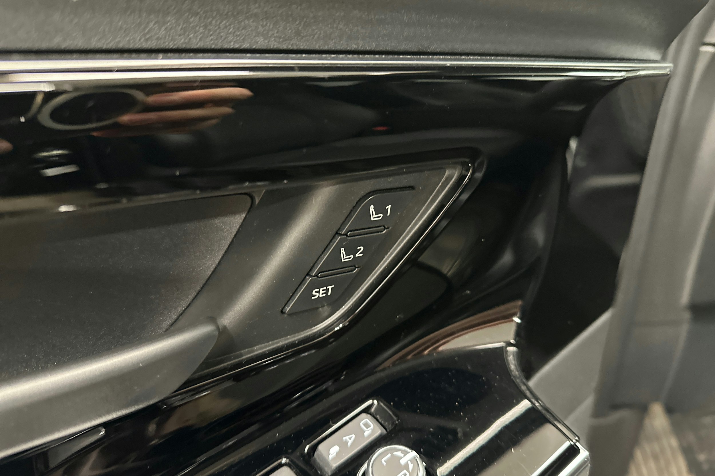 musta Subaru Solterra 2023 kuva 26.