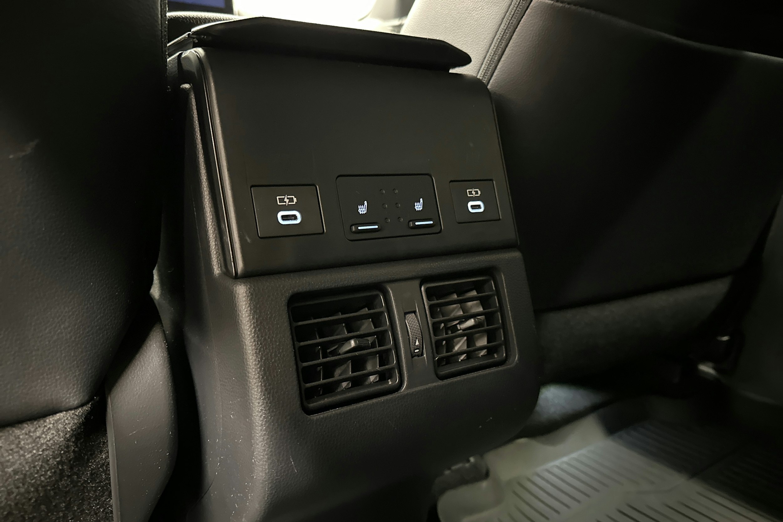 musta Subaru Solterra 2023 kuva 28.