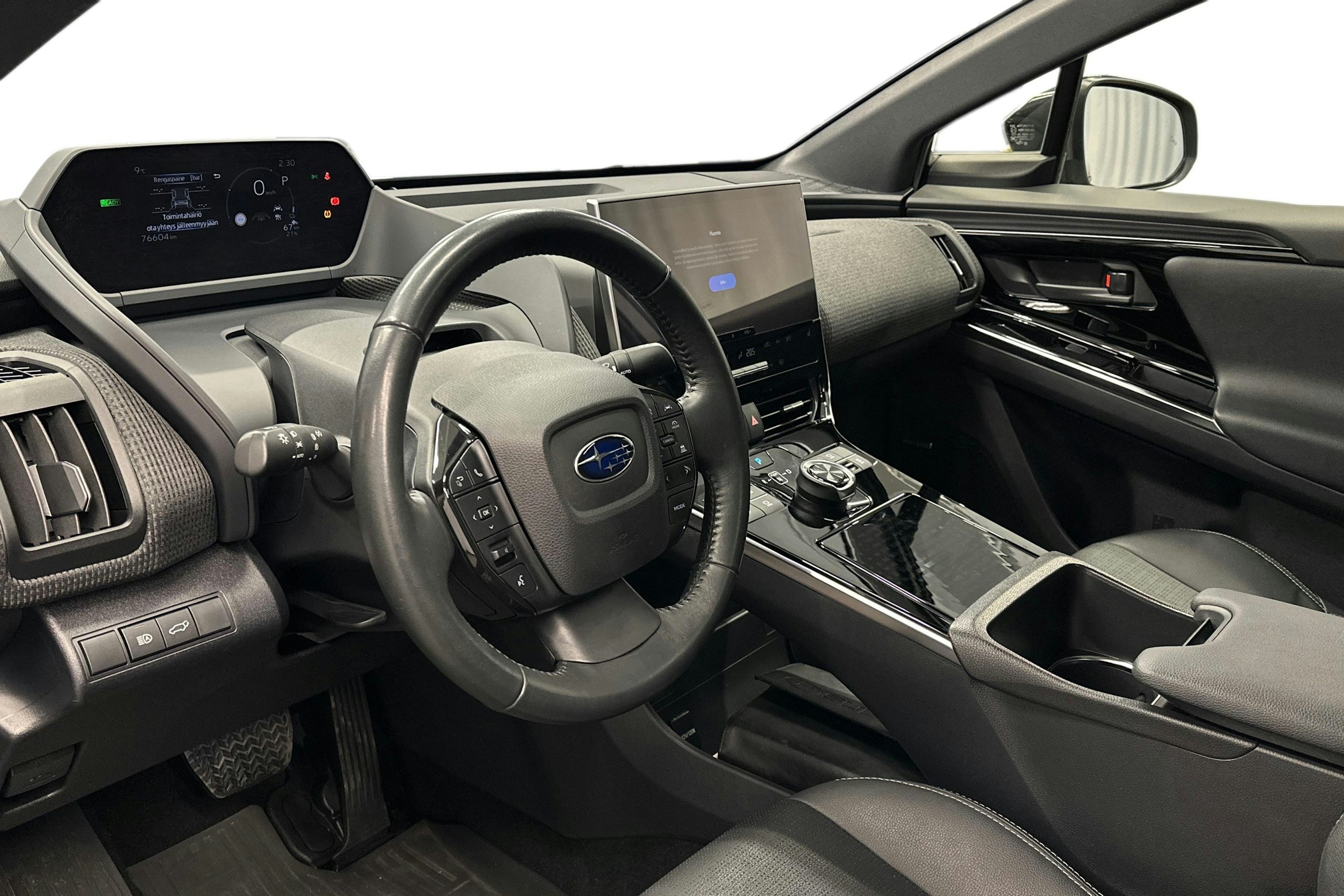 harmaa Subaru Solterra 2023 kuva 6.