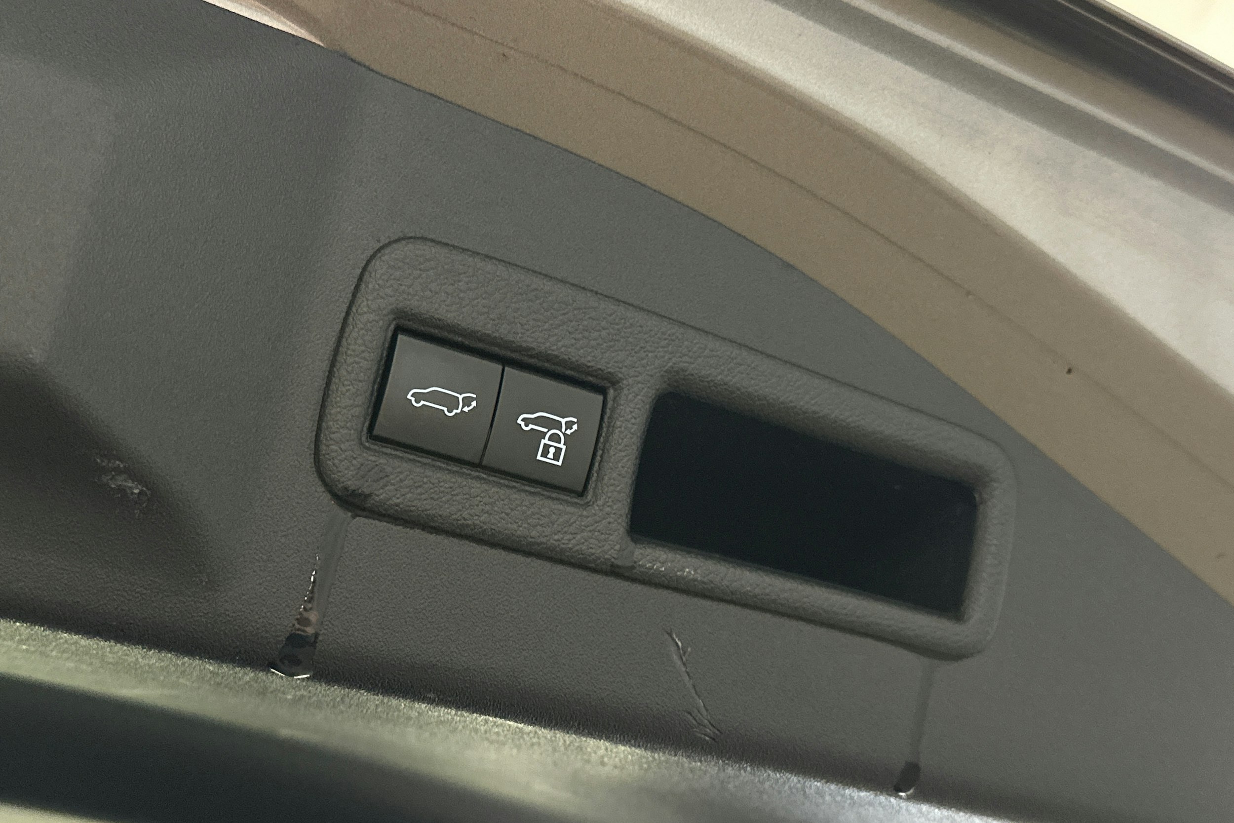 harmaa Subaru Solterra 2023 kuva 12.