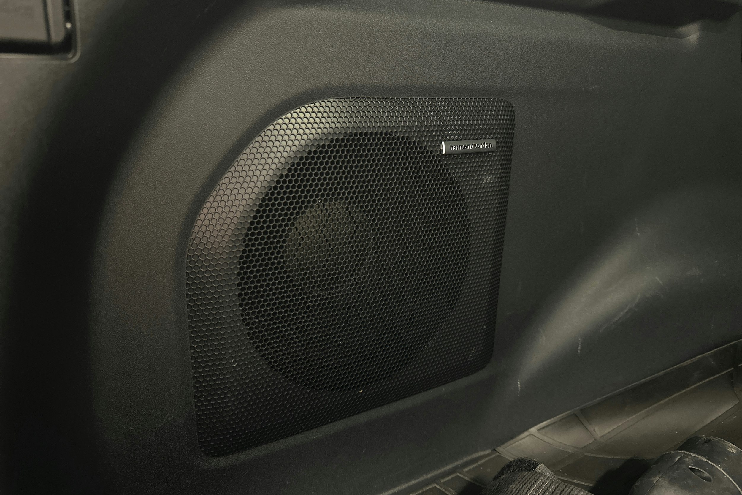 harmaa Subaru Solterra 2023 kuva 14.