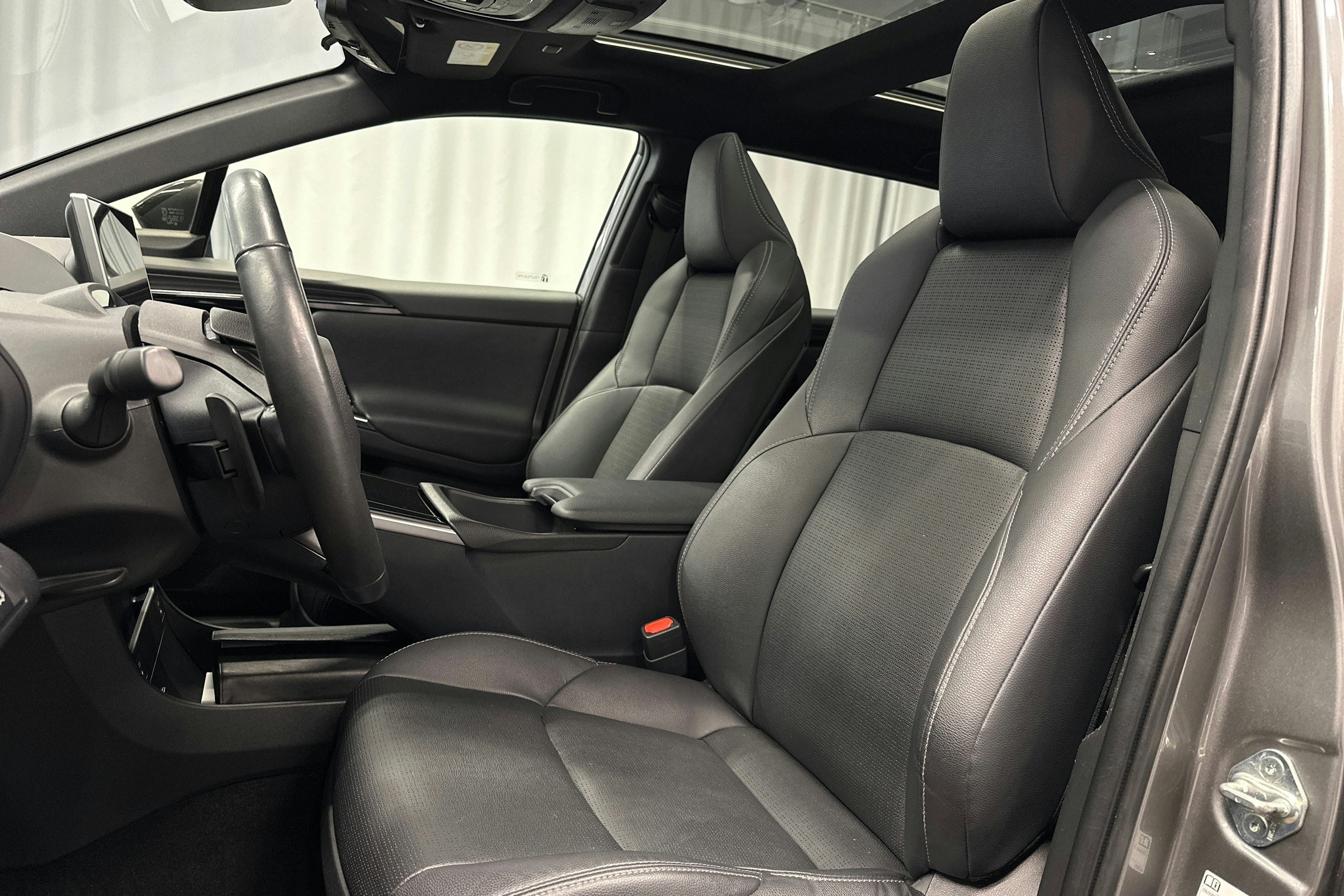 harmaa Subaru Solterra 2023 kuva 15.