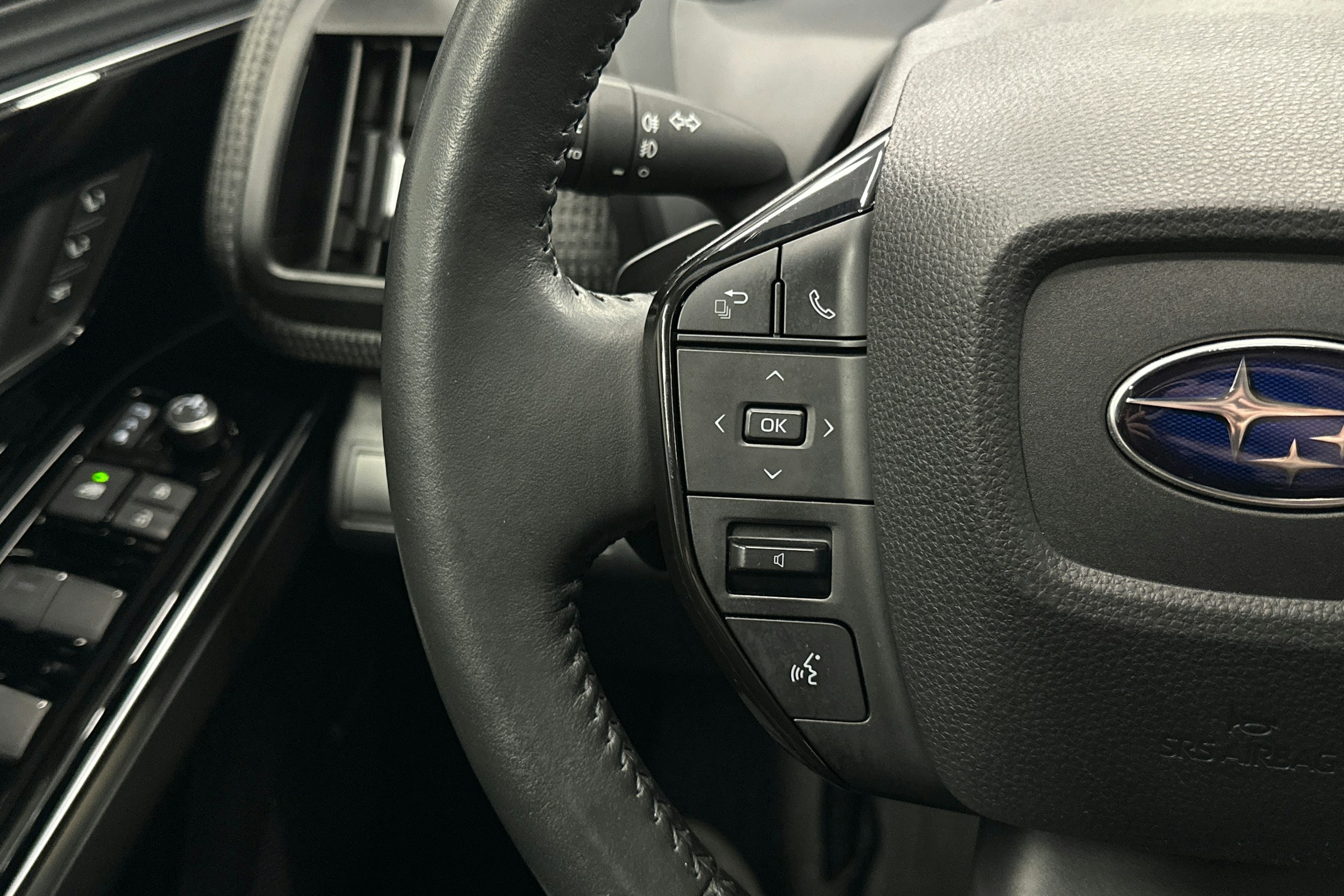 harmaa Subaru Solterra 2023 kuva 19.