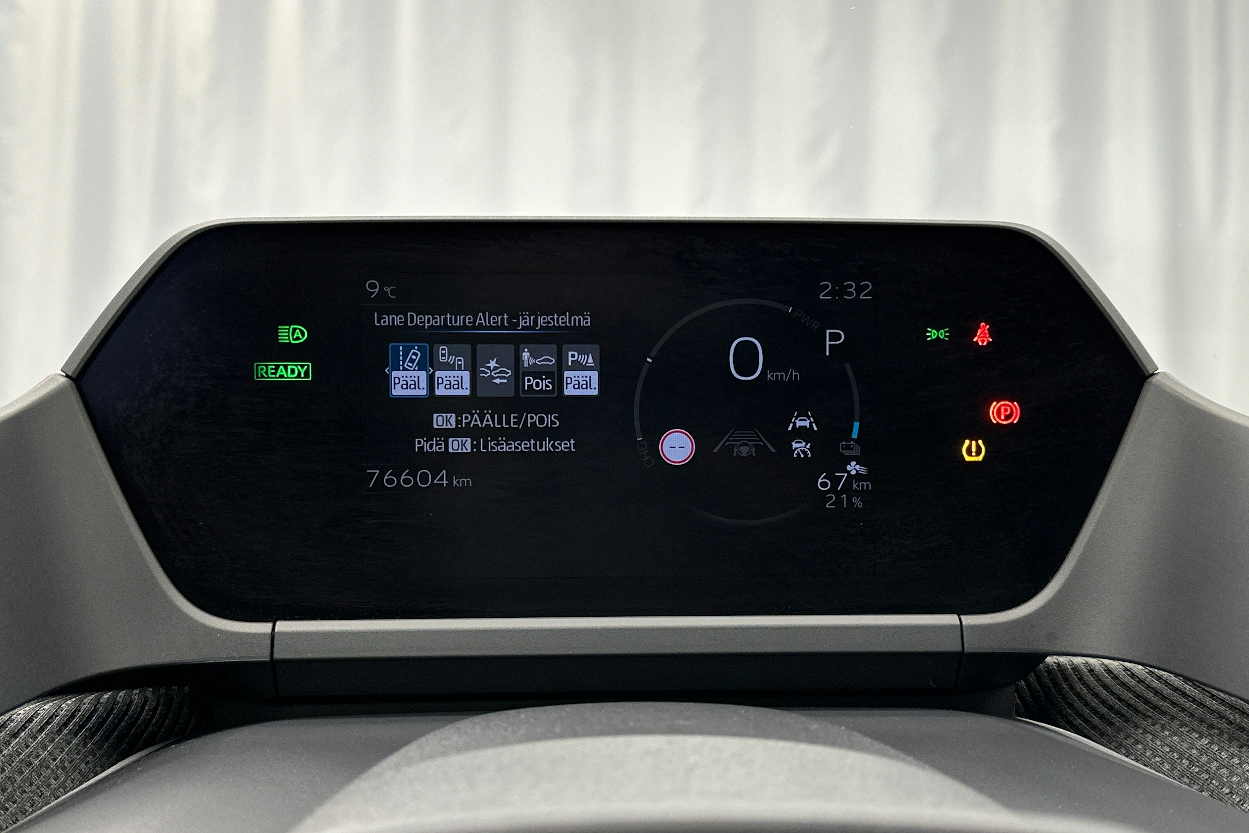 harmaa Subaru Solterra 2023 kuva 22.