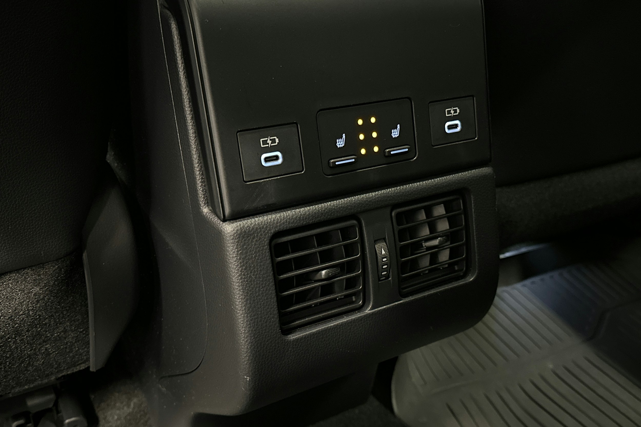 harmaa Subaru Solterra 2023 kuva 29.