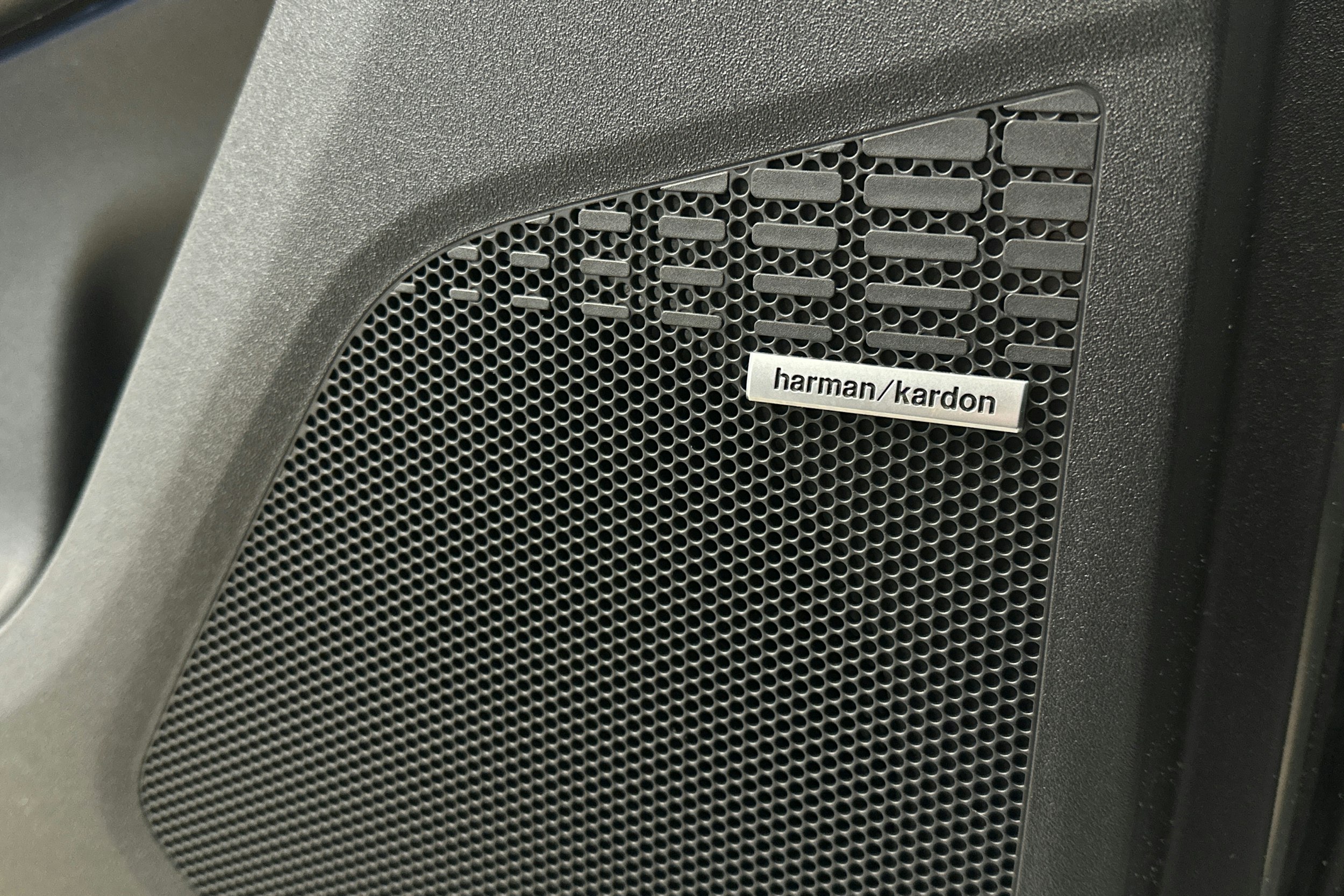 harmaa Subaru Solterra 2023 kuva 32.