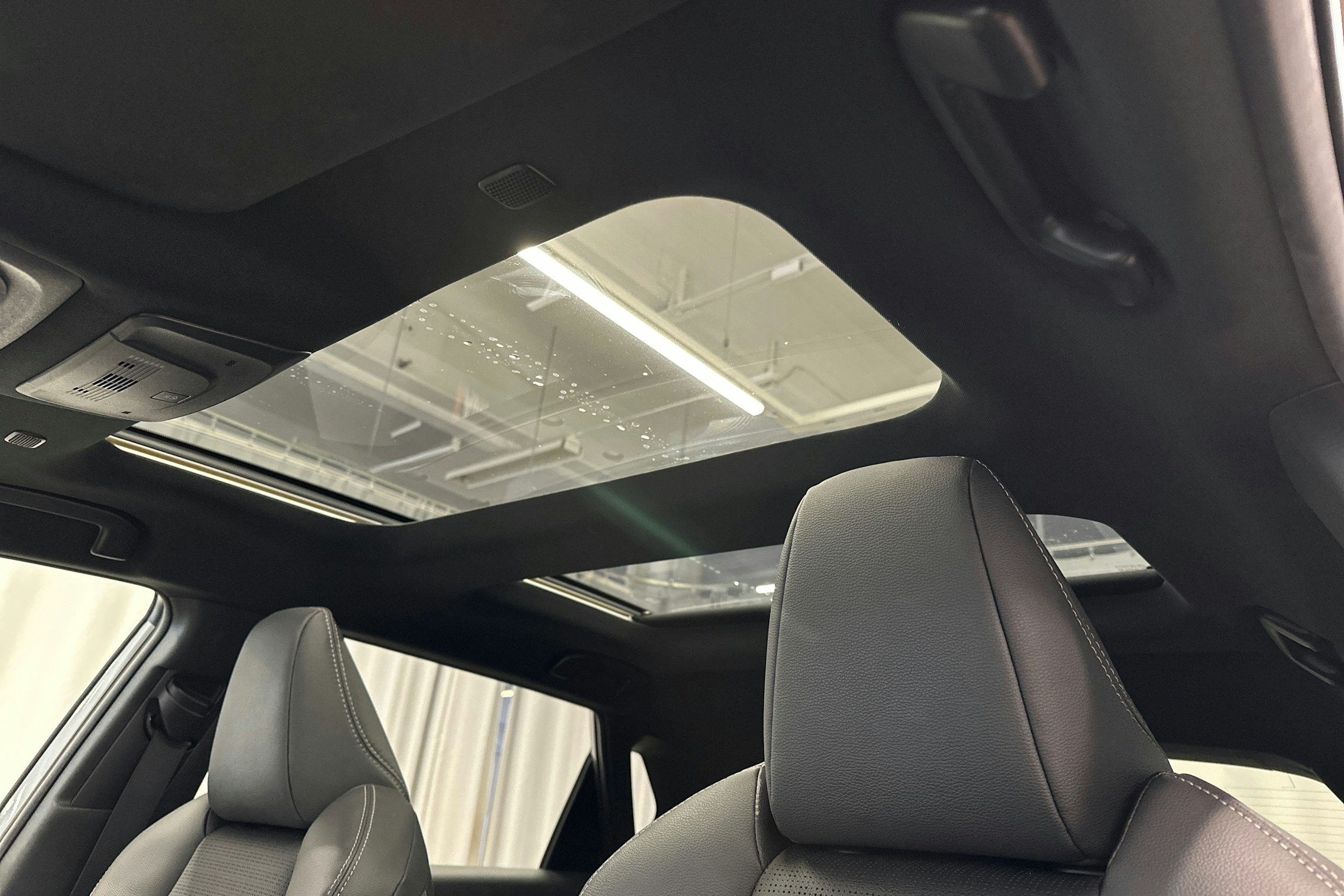 harmaa Subaru Solterra 2023 kuva 33.