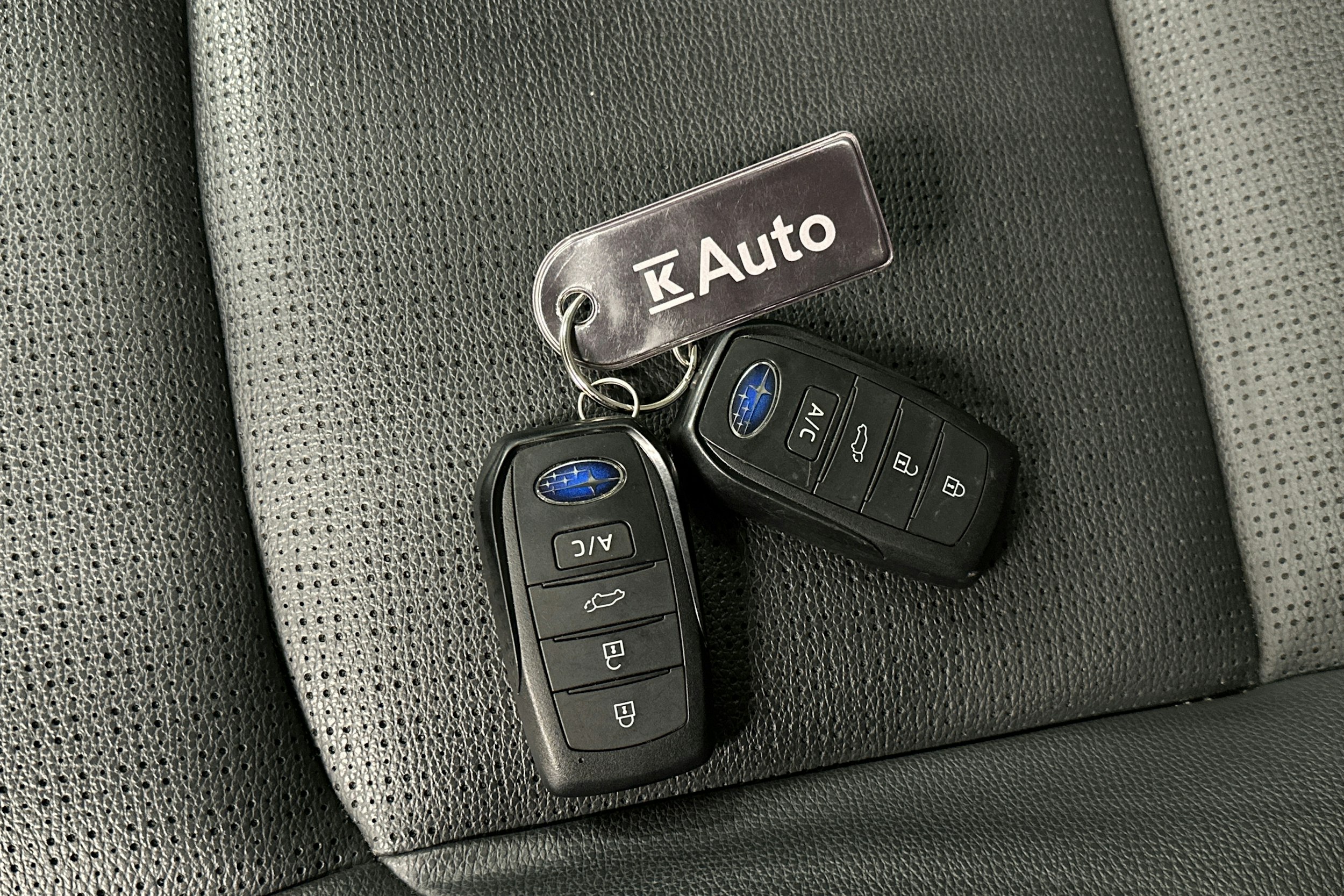 harmaa Subaru Solterra 2023 kuva 35.