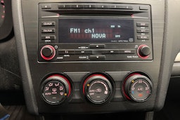 Valkoinen Subaru XV 2012 kuva 19.