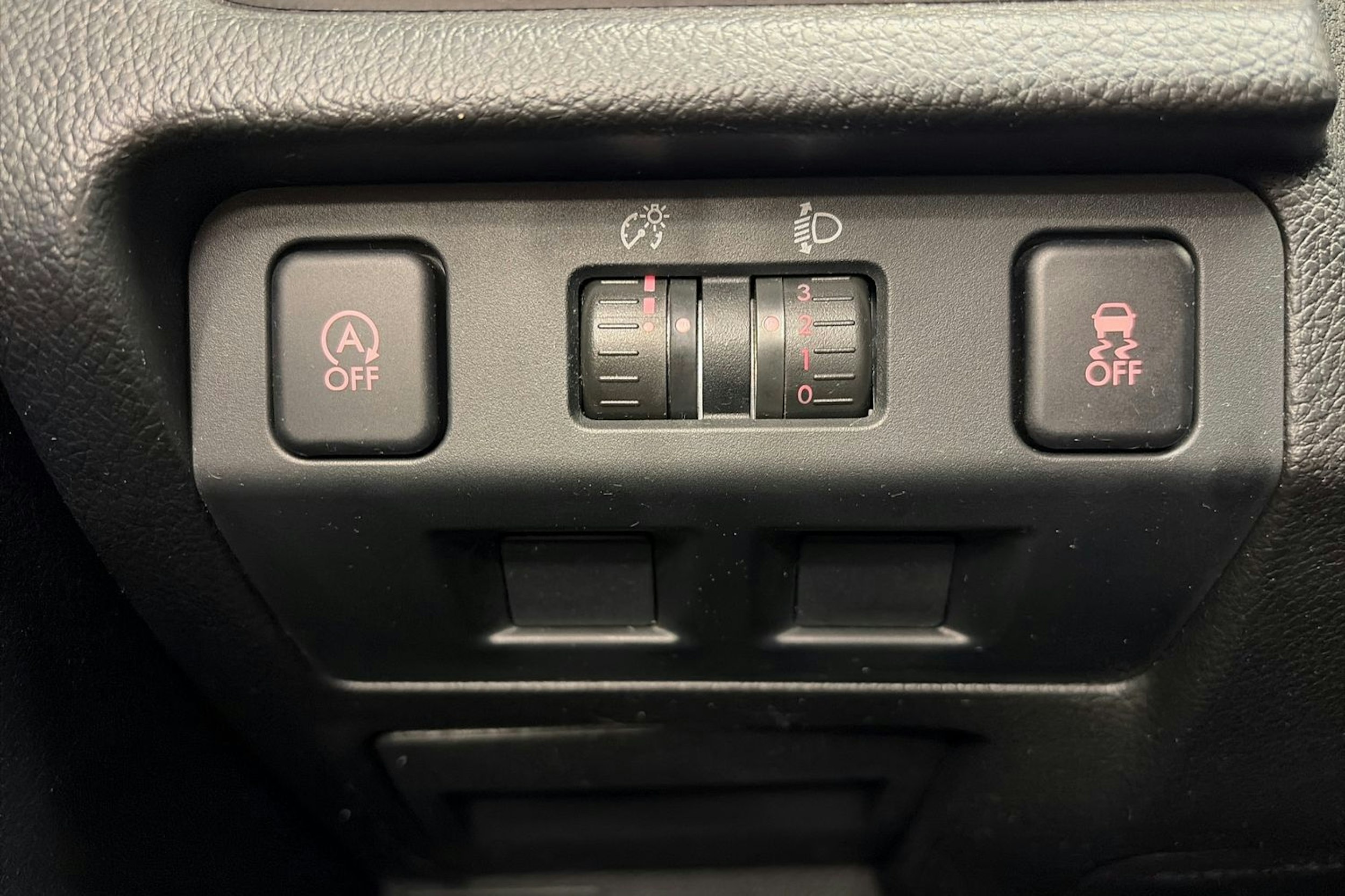 Valkoinen Subaru XV 2012 kuva 20.