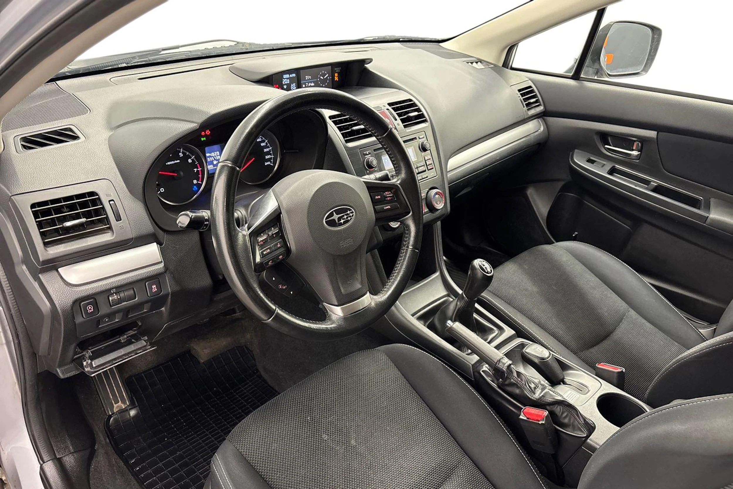 Hopea Subaru XV 2012 kuva 6.