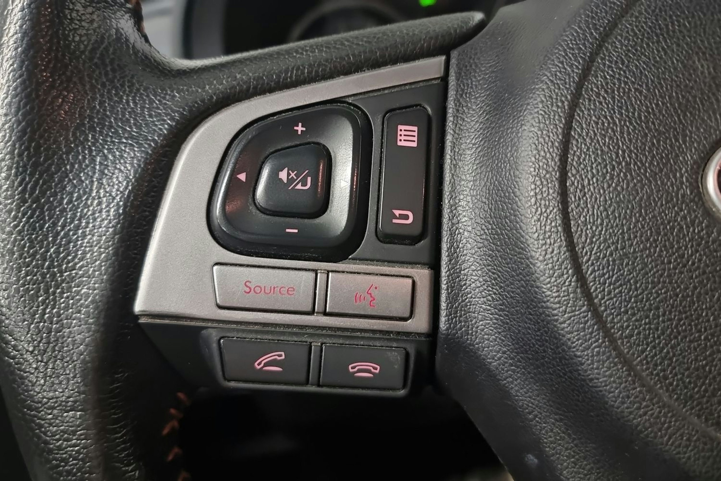 vihreä Subaru XV 2016 kuva 16.