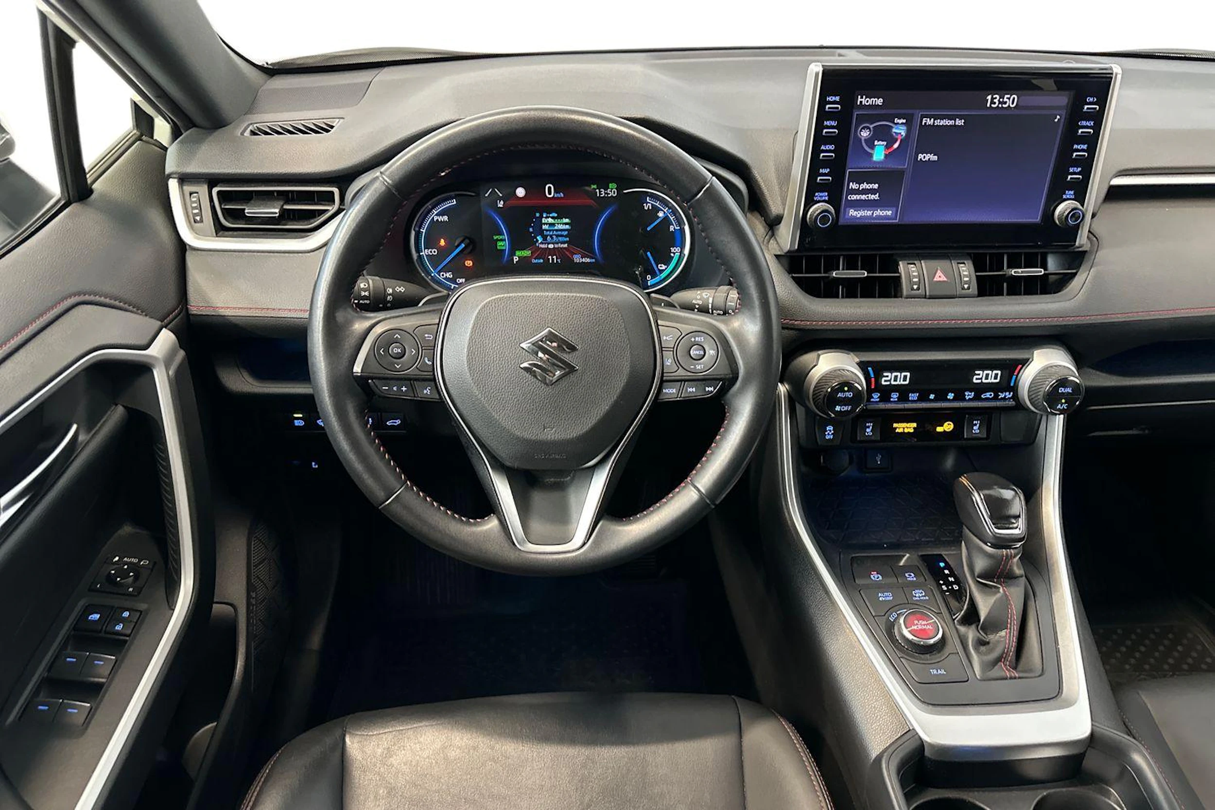 valkoinen Suzuki Across 2021 kuva 7.