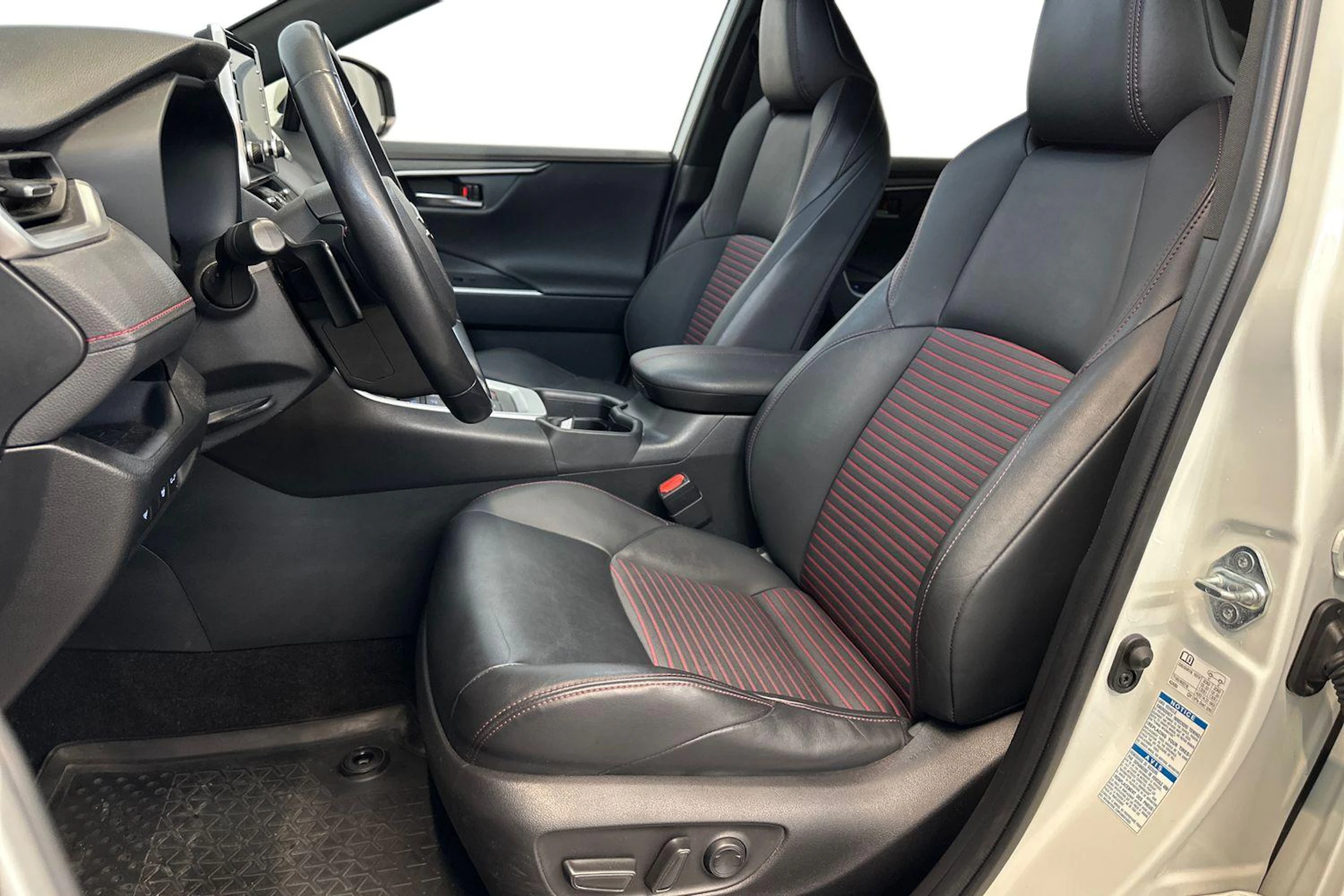 valkoinen Suzuki Across 2021 kuva 9.