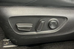 valkoinen Suzuki Across 2021 kuva 10.