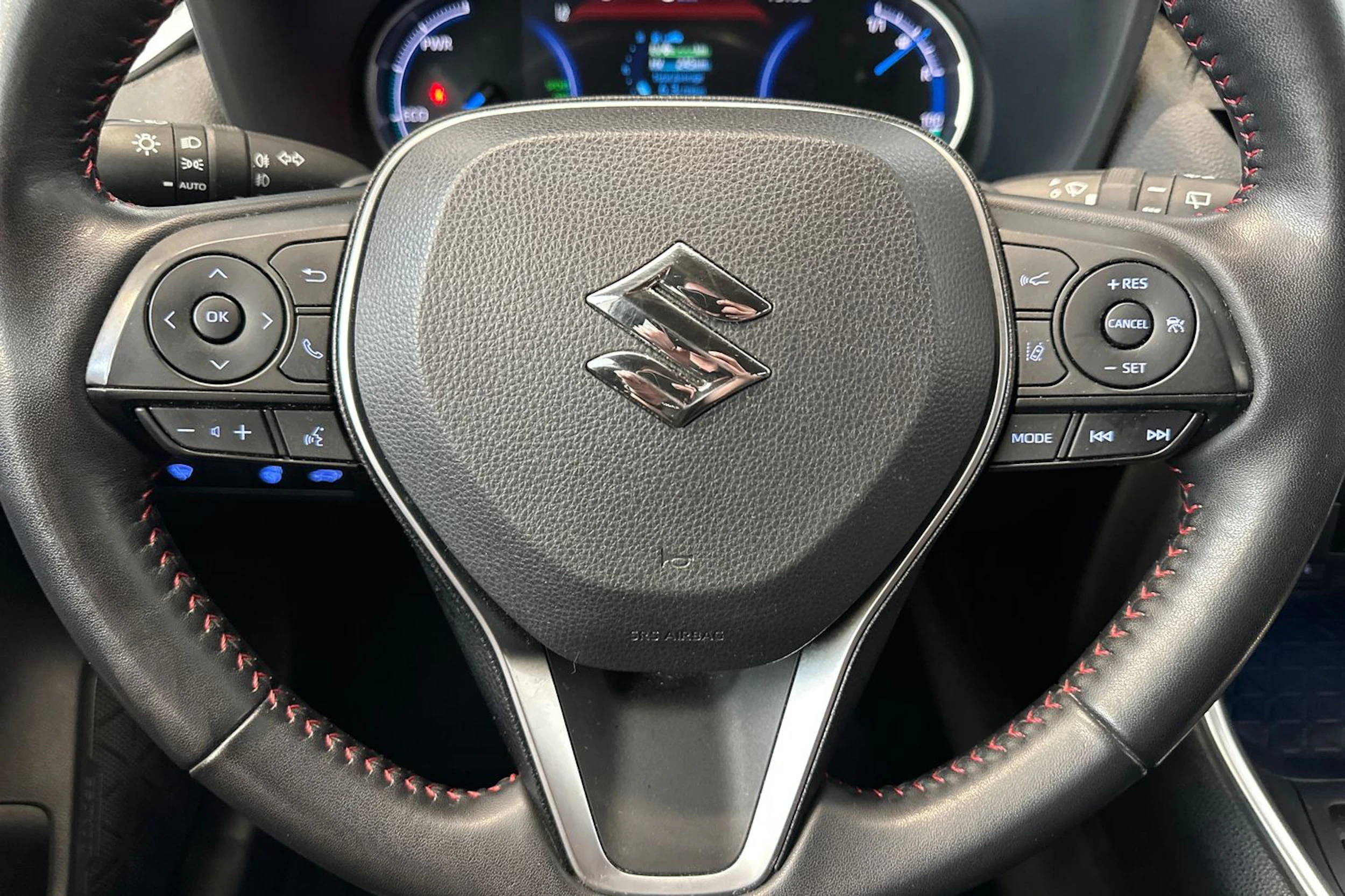 valkoinen Suzuki Across 2021 kuva 14.