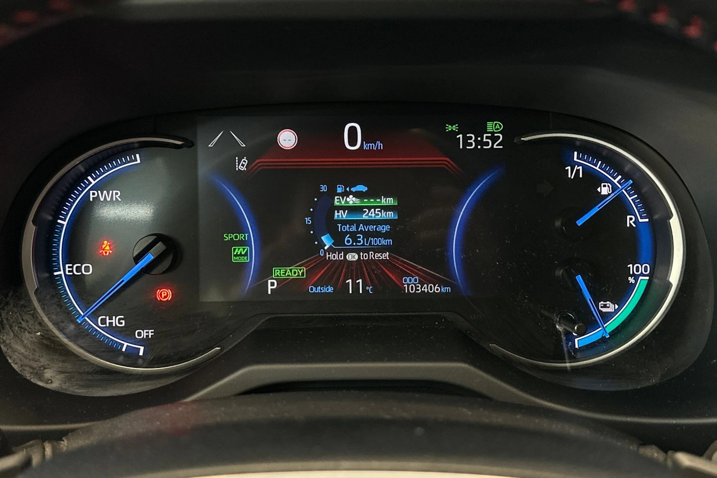 valkoinen Suzuki Across 2021 kuva 16.