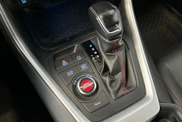 valkoinen Suzuki Across 2021 kuva 18.