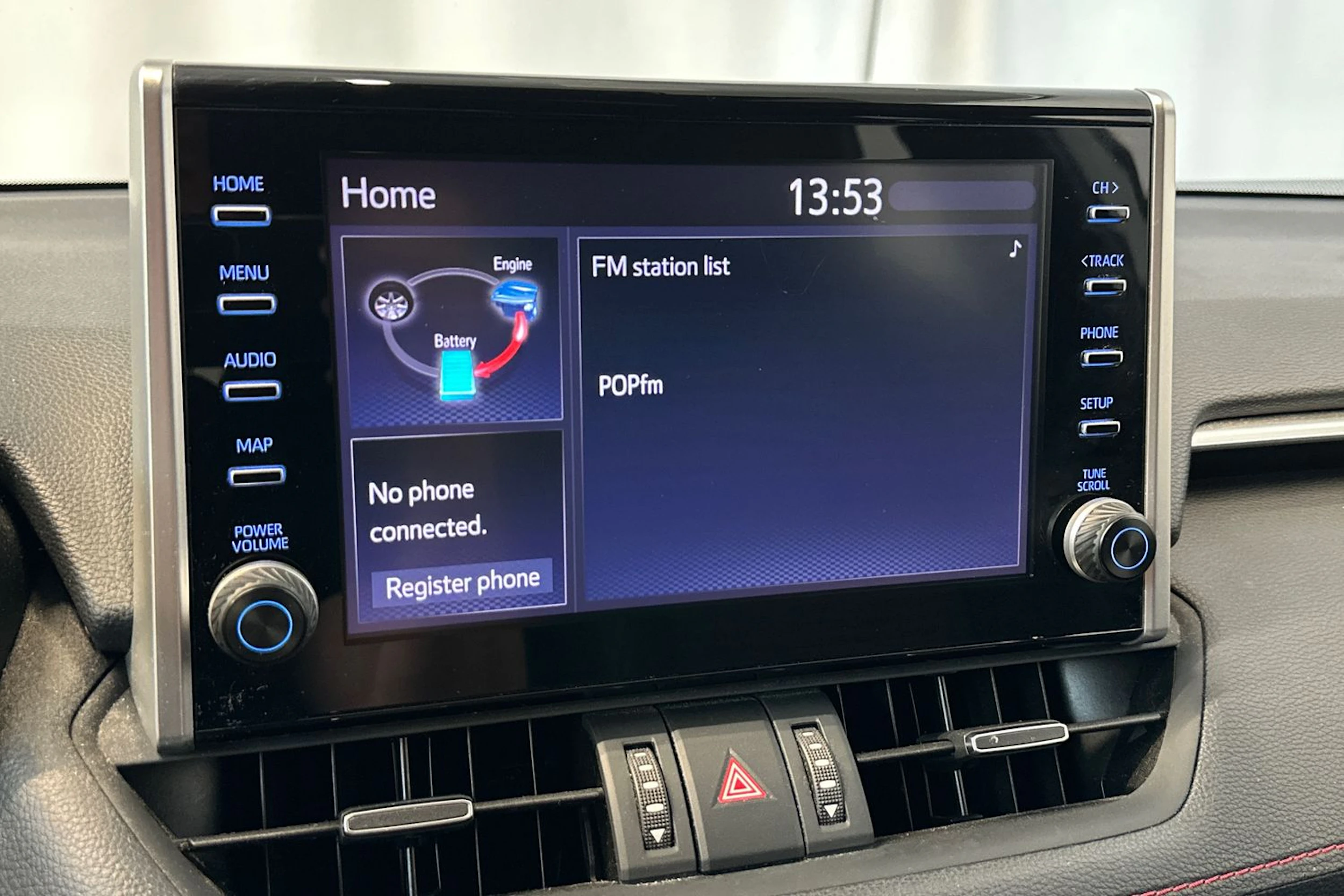 valkoinen Suzuki Across 2021 kuva 19.