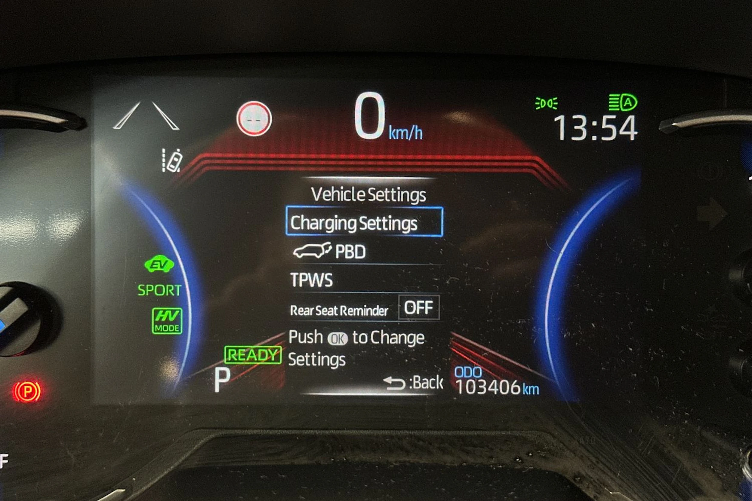 valkoinen Suzuki Across 2021 kuva 22.