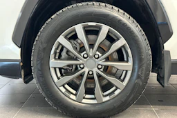 valkoinen Suzuki Across 2021 kuva 28.