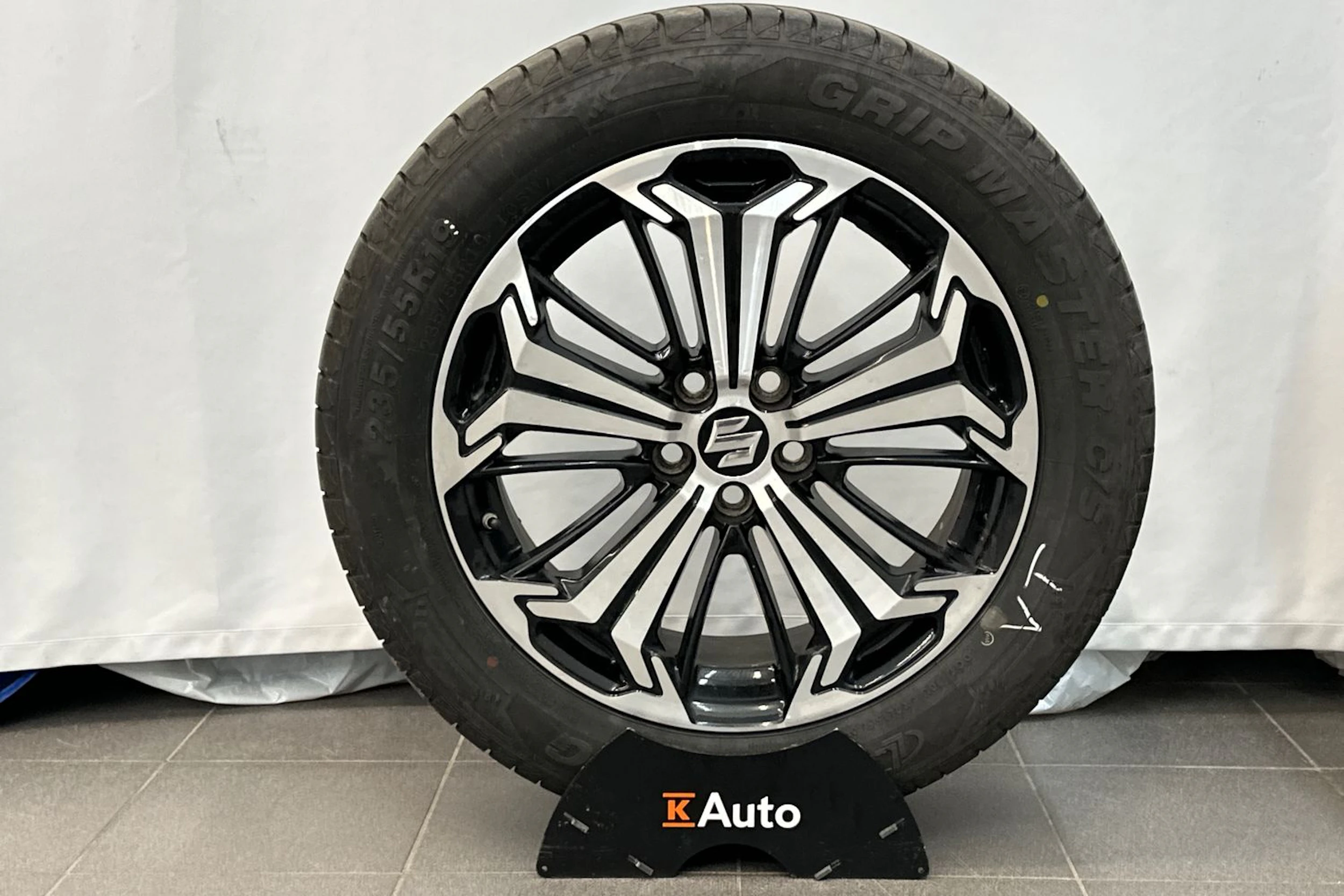 valkoinen Suzuki Across 2021 kuva 30.