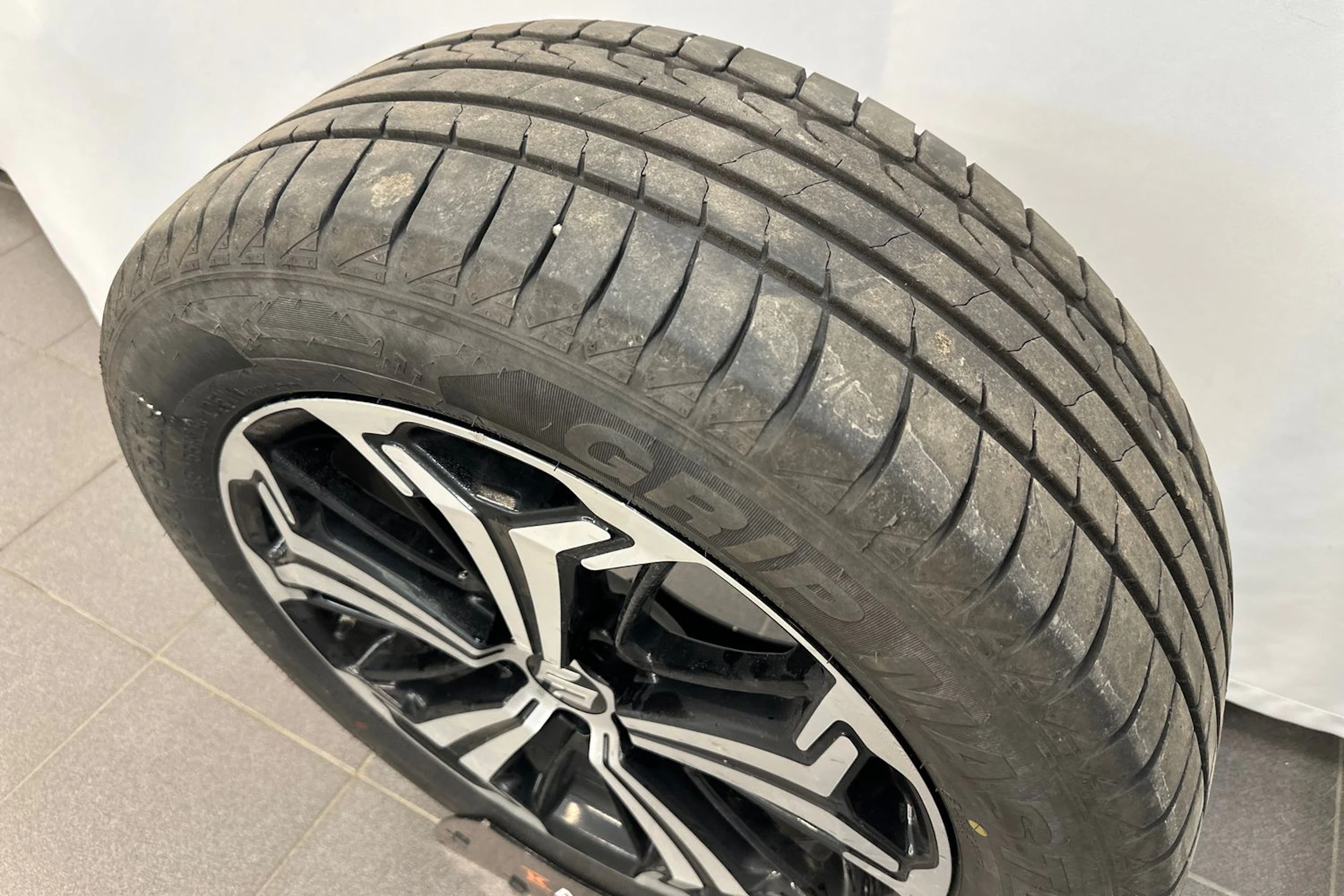 valkoinen Suzuki Across 2021 kuva 31.