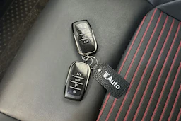 valkoinen Suzuki Across 2021 kuva 32.