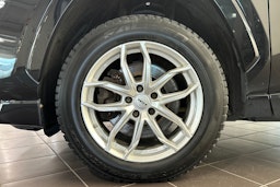 musta Suzuki Across 2021 kuva 11.