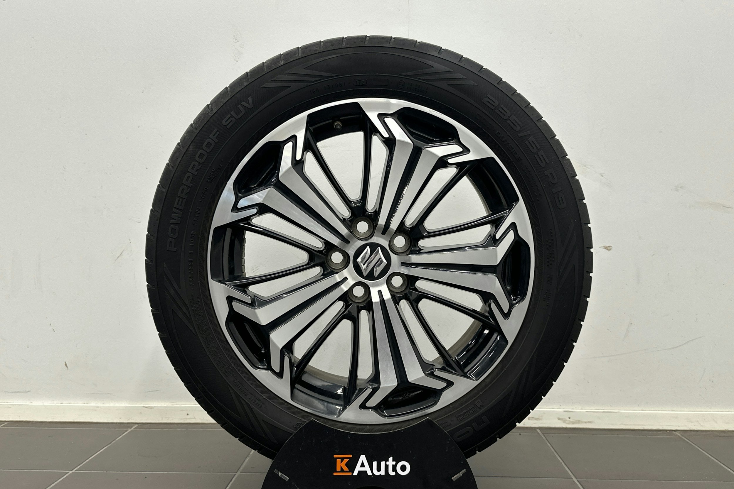 musta Suzuki Across 2021 kuva 13.