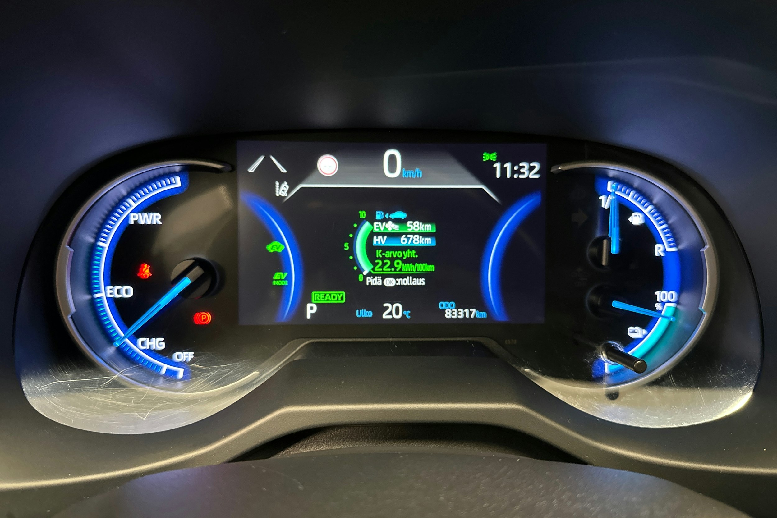 musta Suzuki Across 2021 kuva 16.