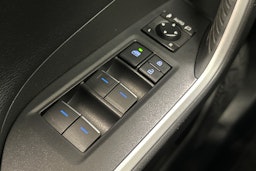 musta Suzuki Across 2021 kuva 17.