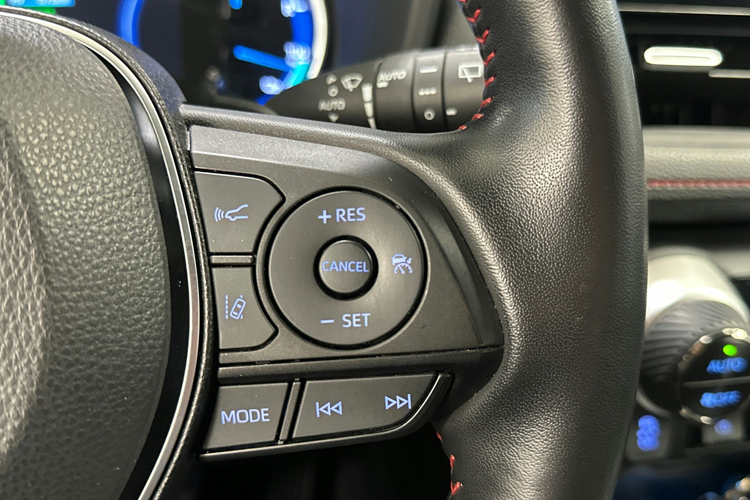 musta Suzuki Across 2021 kuva 19.