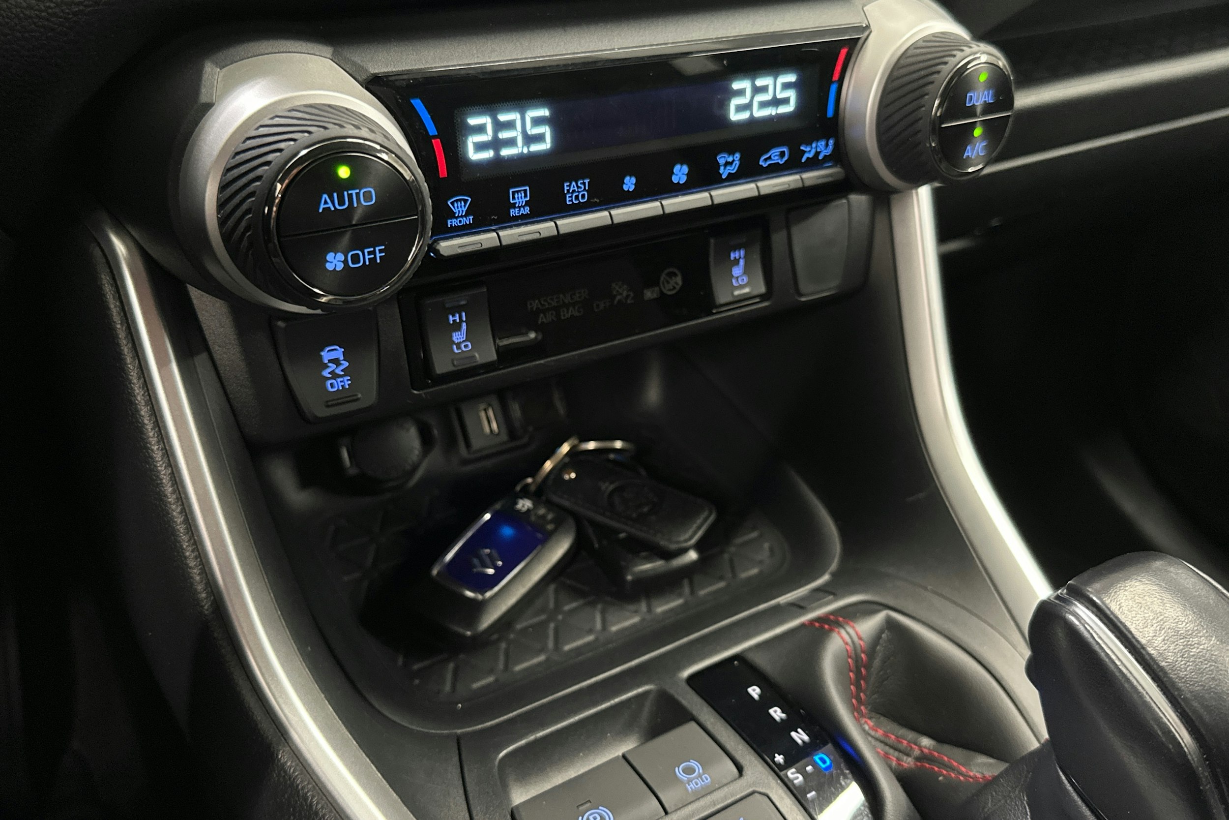 musta Suzuki Across 2021 kuva 22.