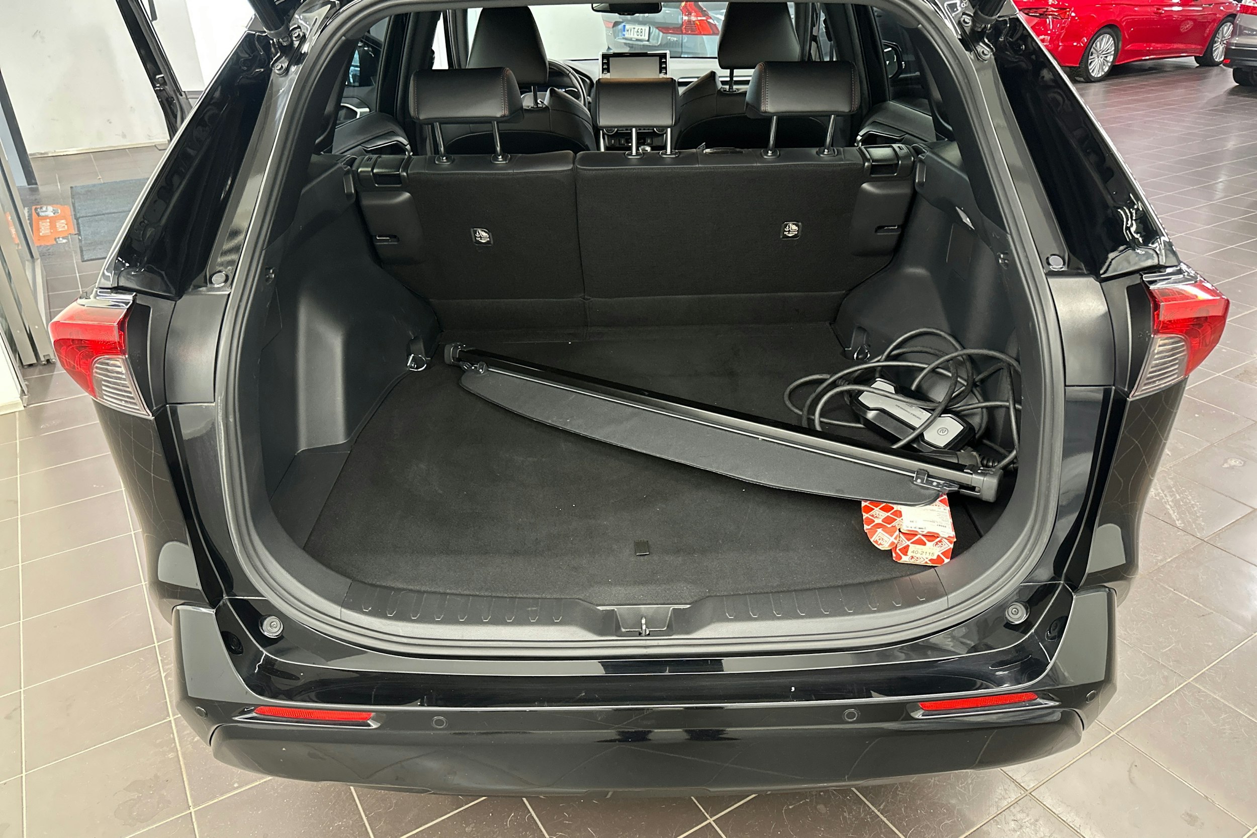 musta Suzuki Across 2021 kuva 24.