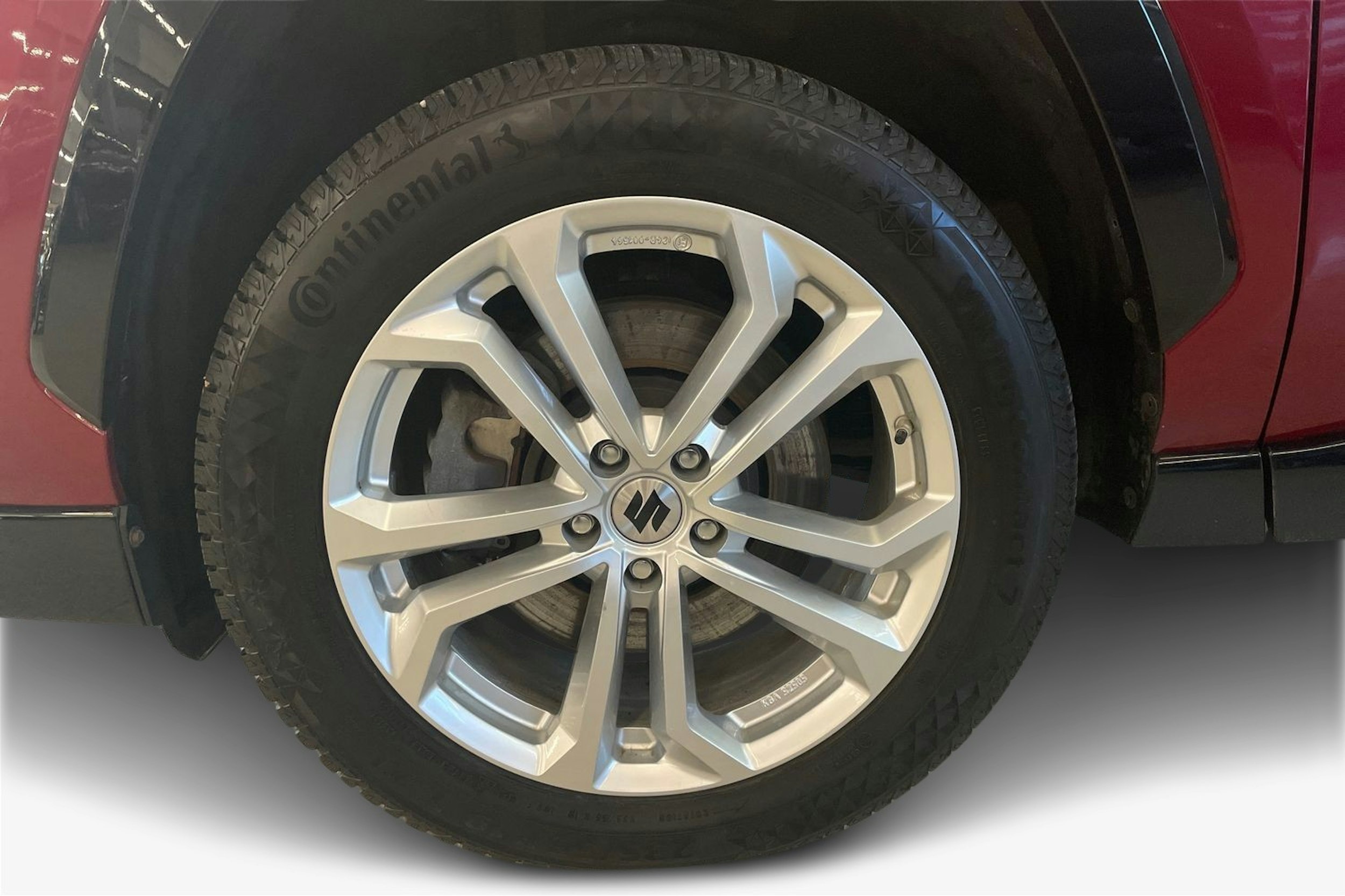 Punainen Suzuki Across 2021 kuva 11.