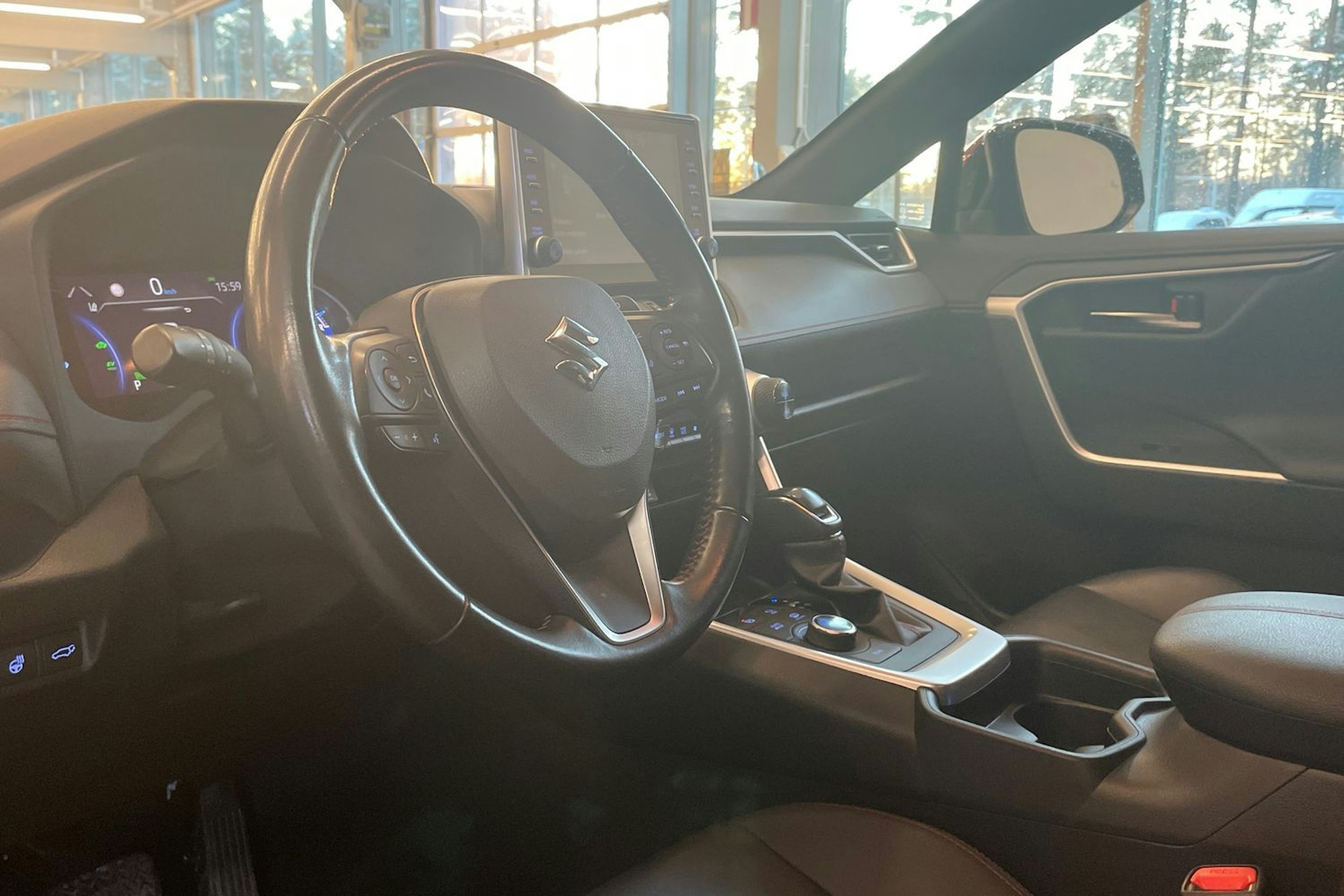 Punainen Suzuki Across 2021 kuva 14.