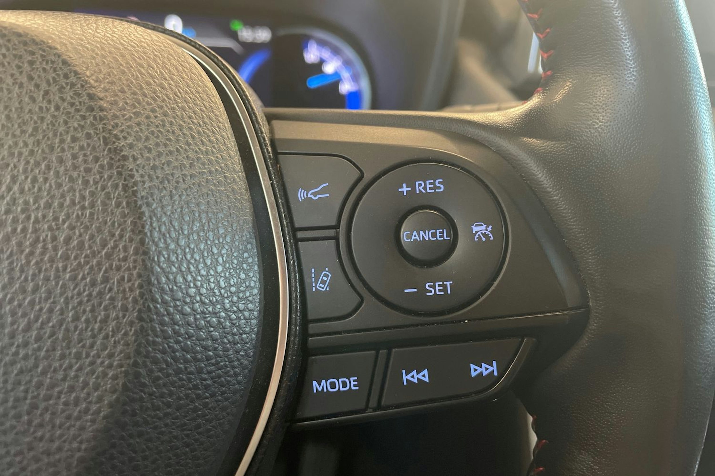 Punainen Suzuki Across 2021 kuva 16.