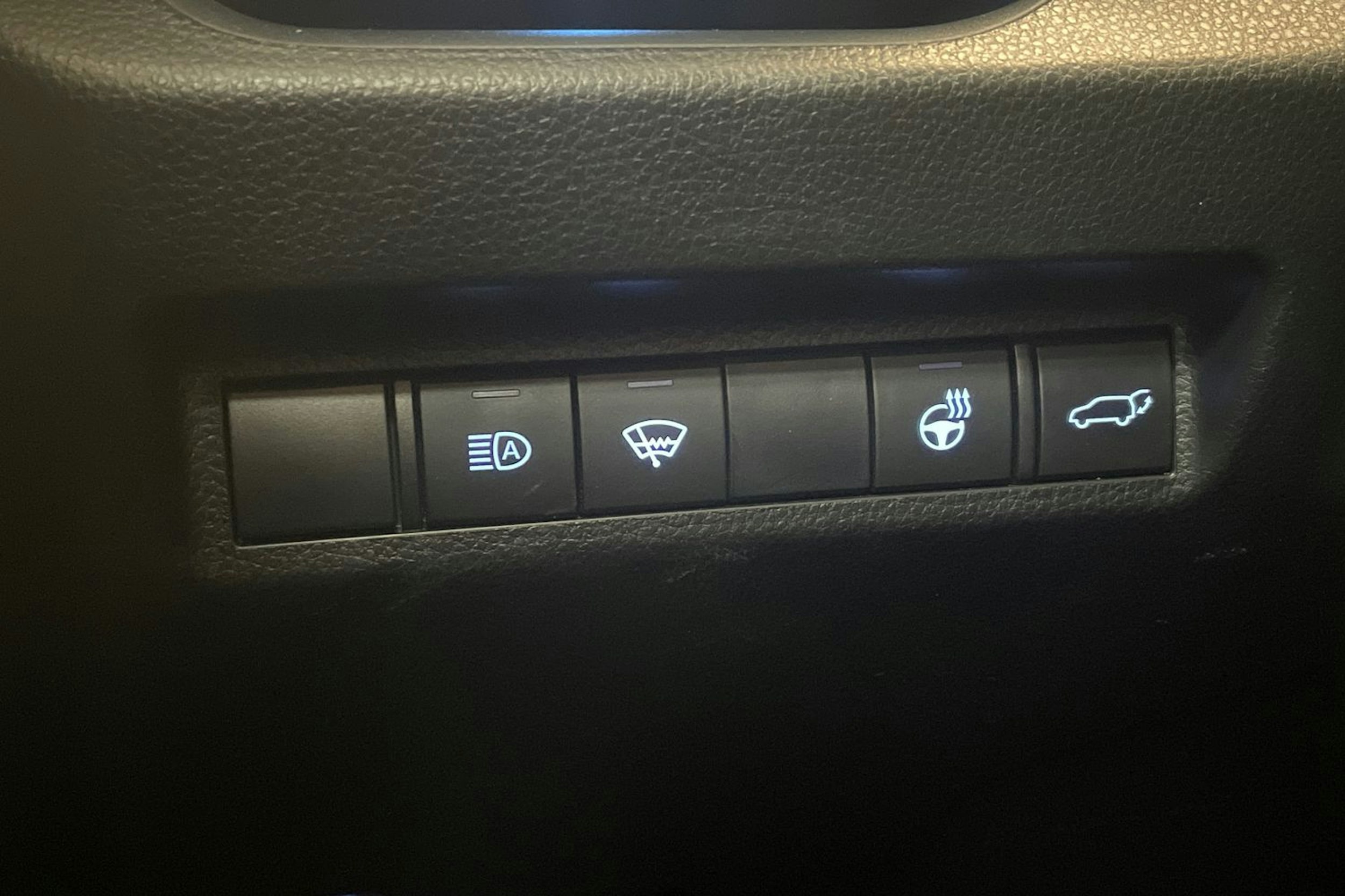 Punainen Suzuki Across 2021 kuva 17.