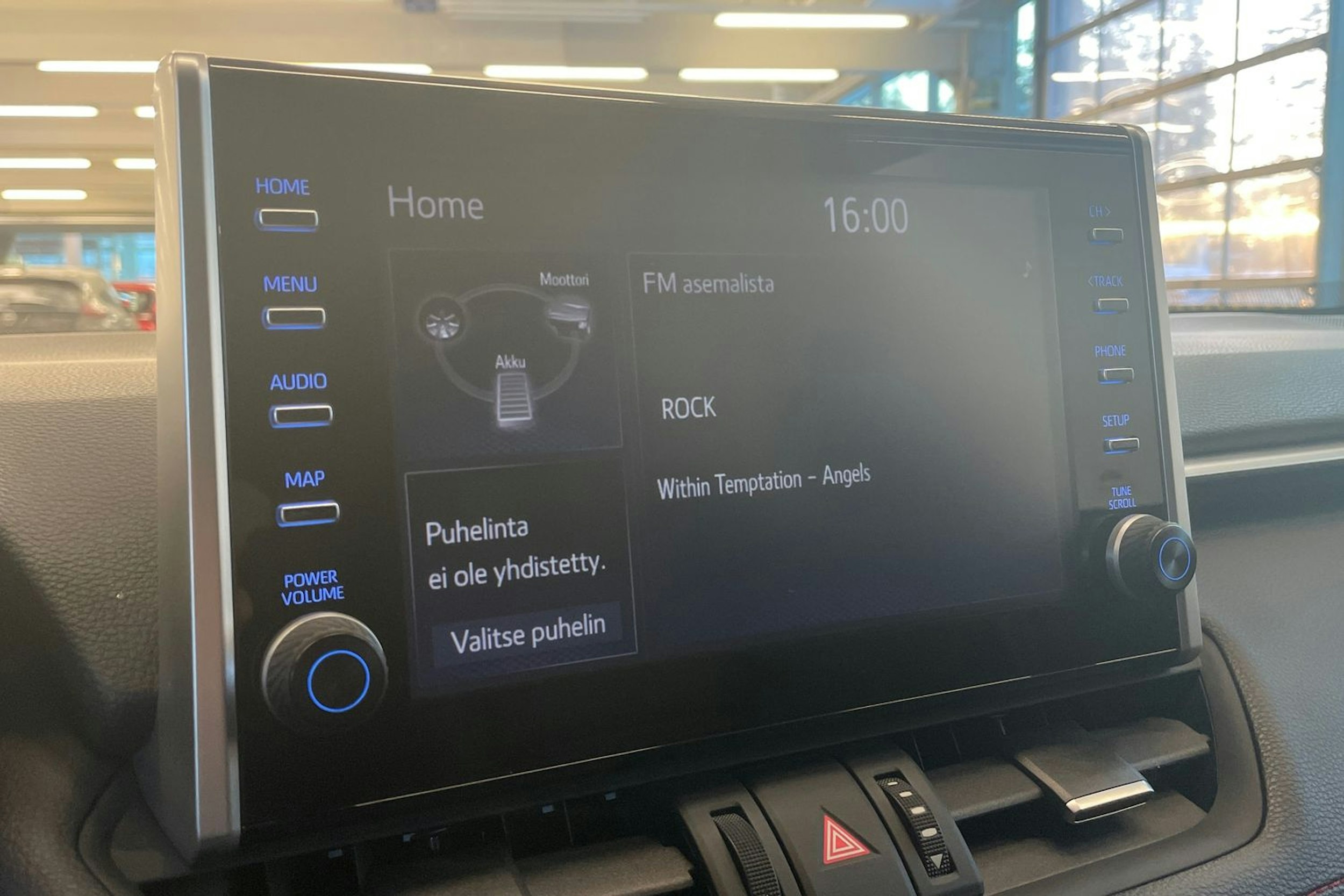 Punainen Suzuki Across 2021 kuva 19.