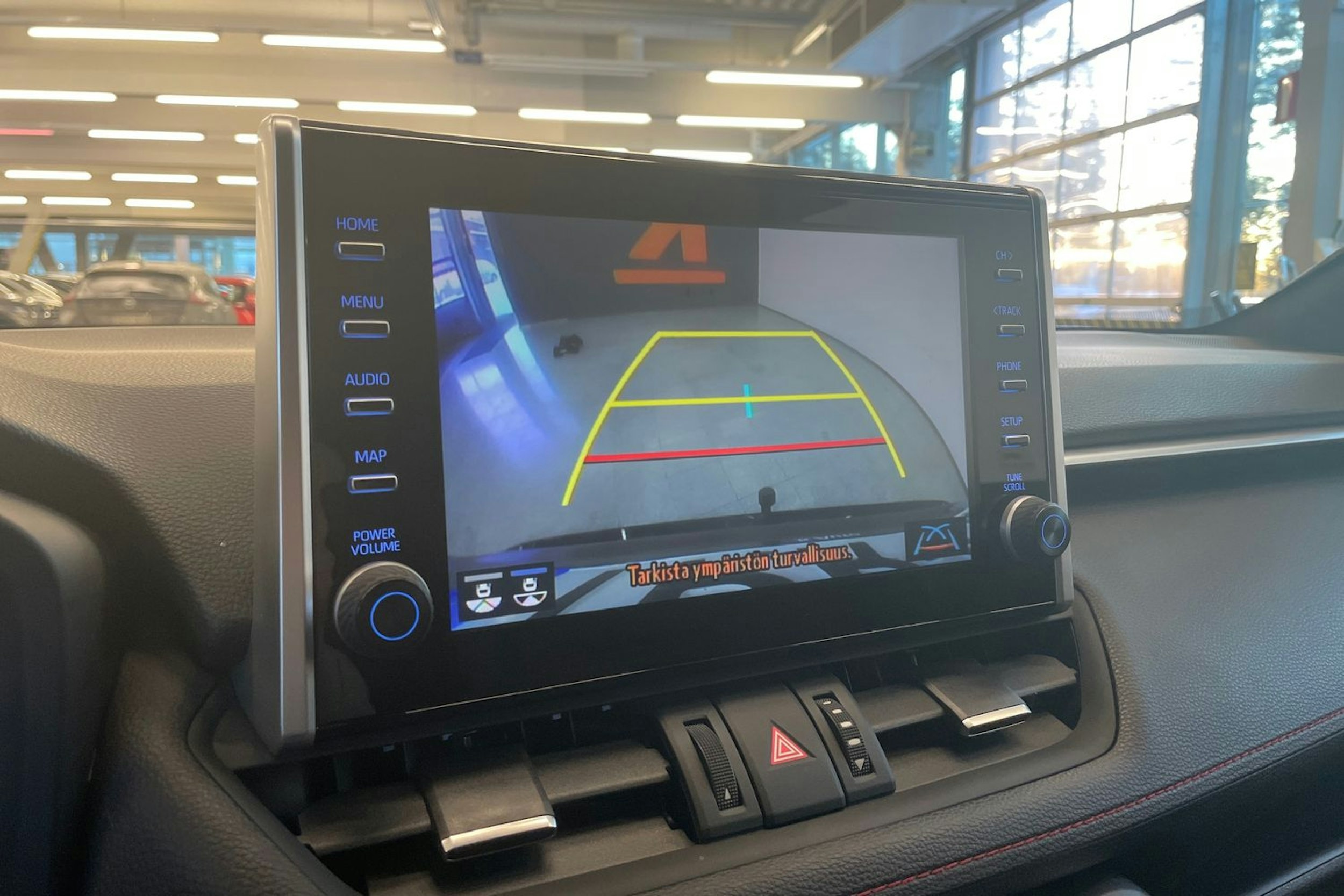 Punainen Suzuki Across 2021 kuva 20.