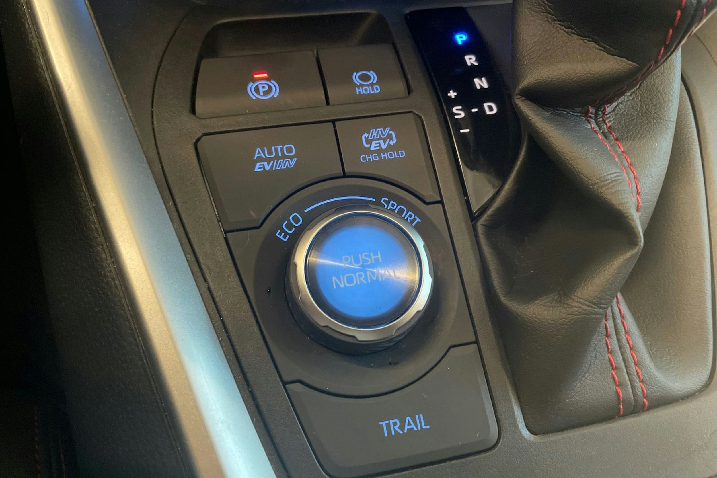 Punainen Suzuki Across 2021 kuva 22.