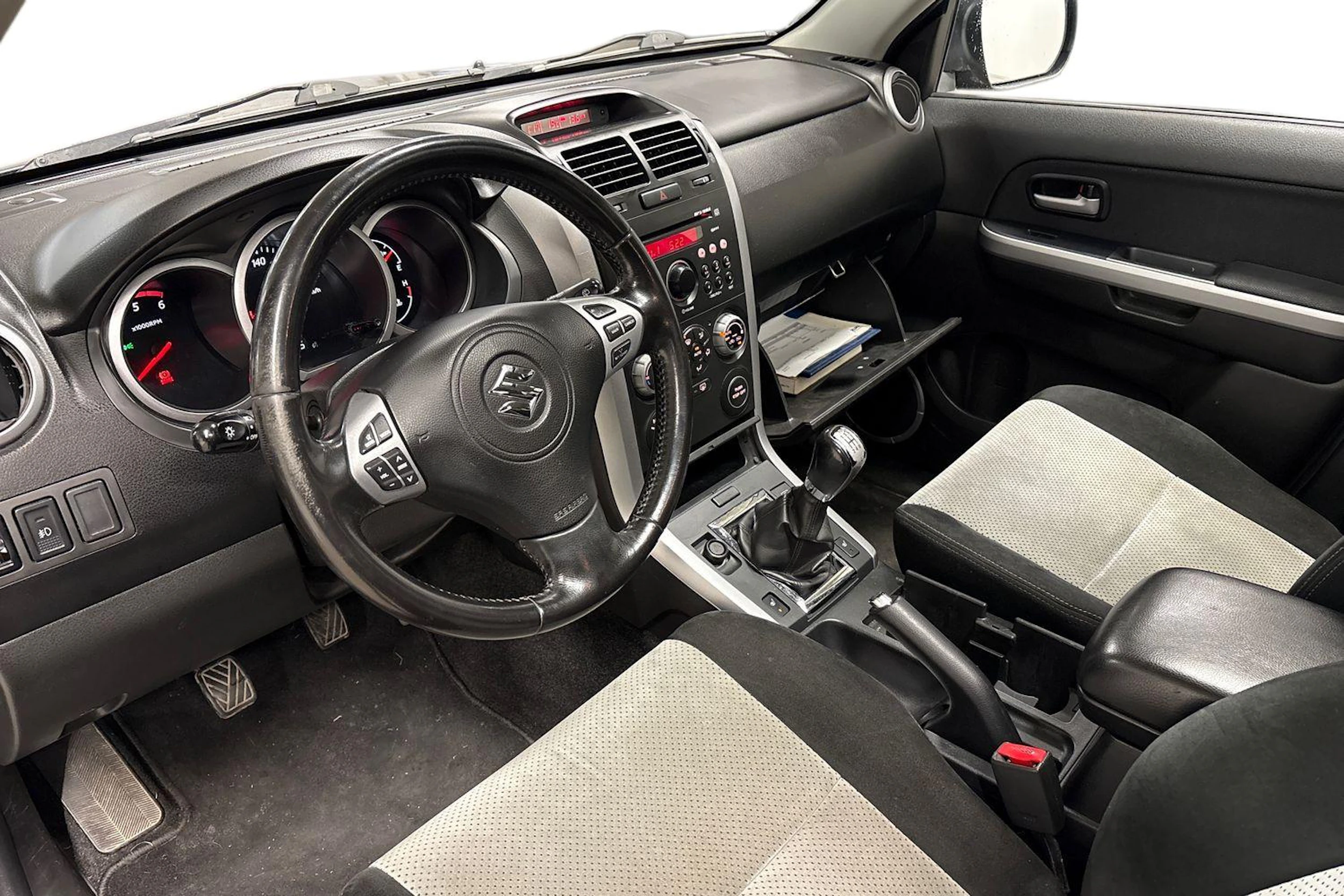 harmaa Suzuki Grand Vitara 2008 kuva 3.
