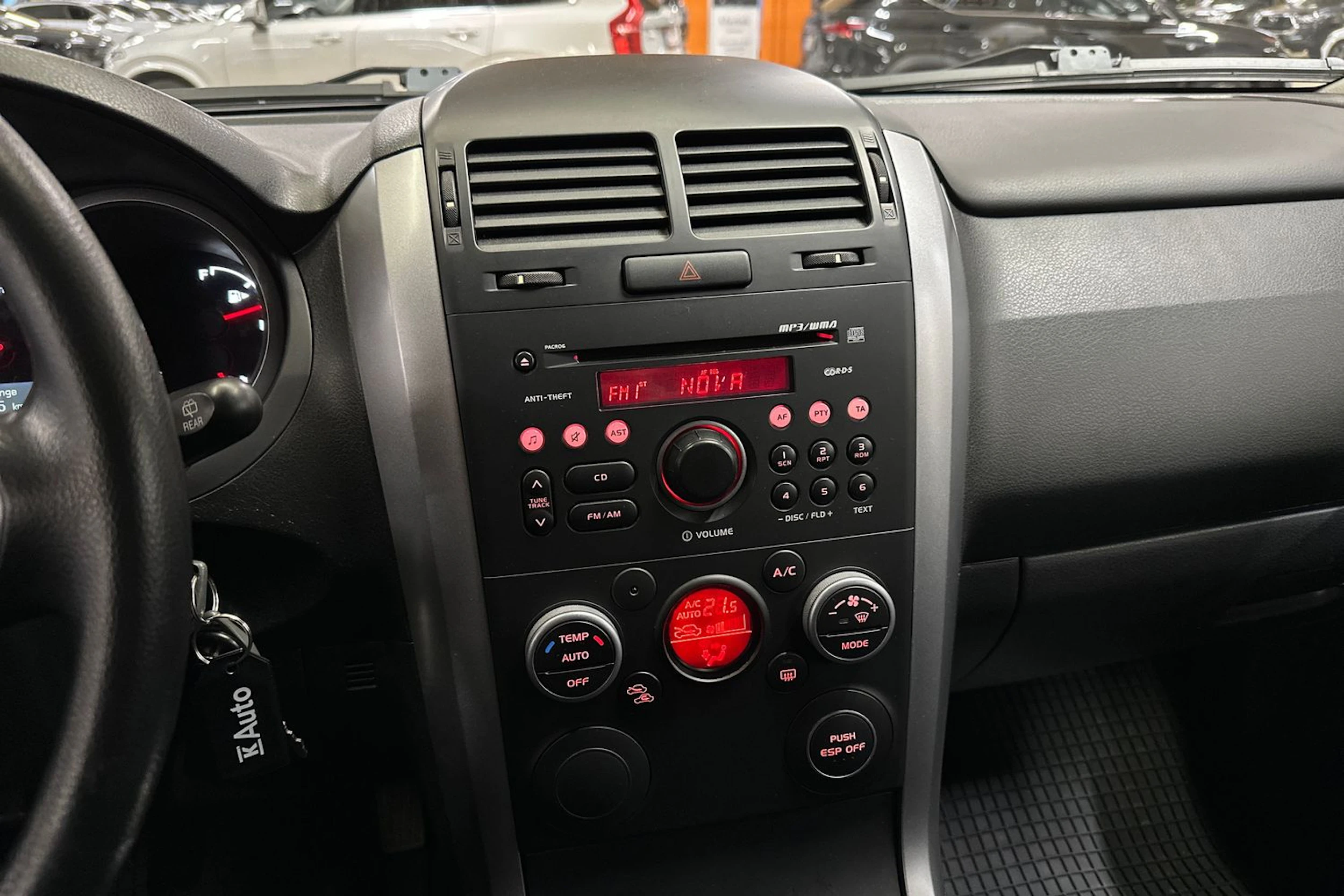 punainen Suzuki Grand Vitara 2009 kuva 17.