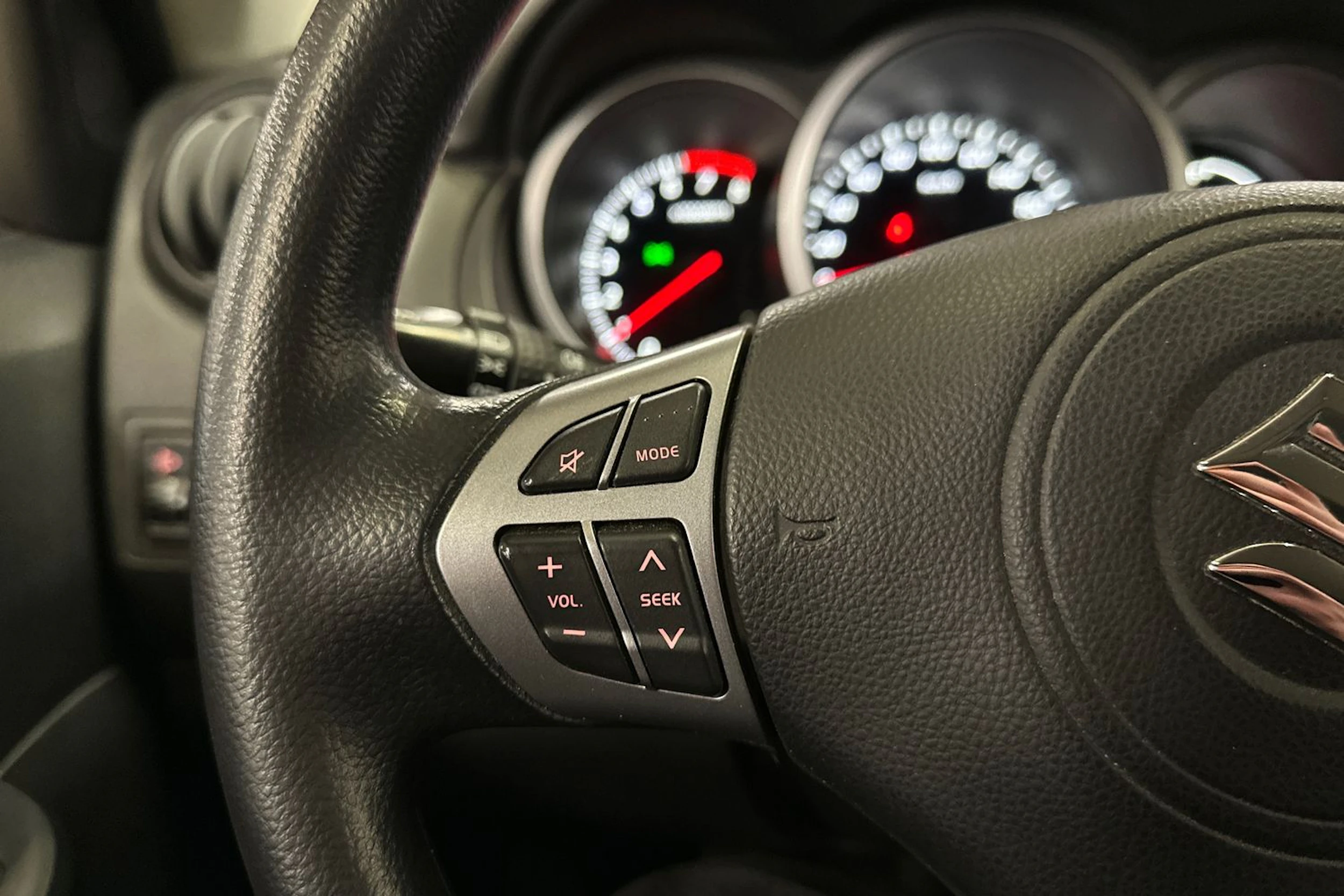 punainen Suzuki Grand Vitara 2009 kuva 23.