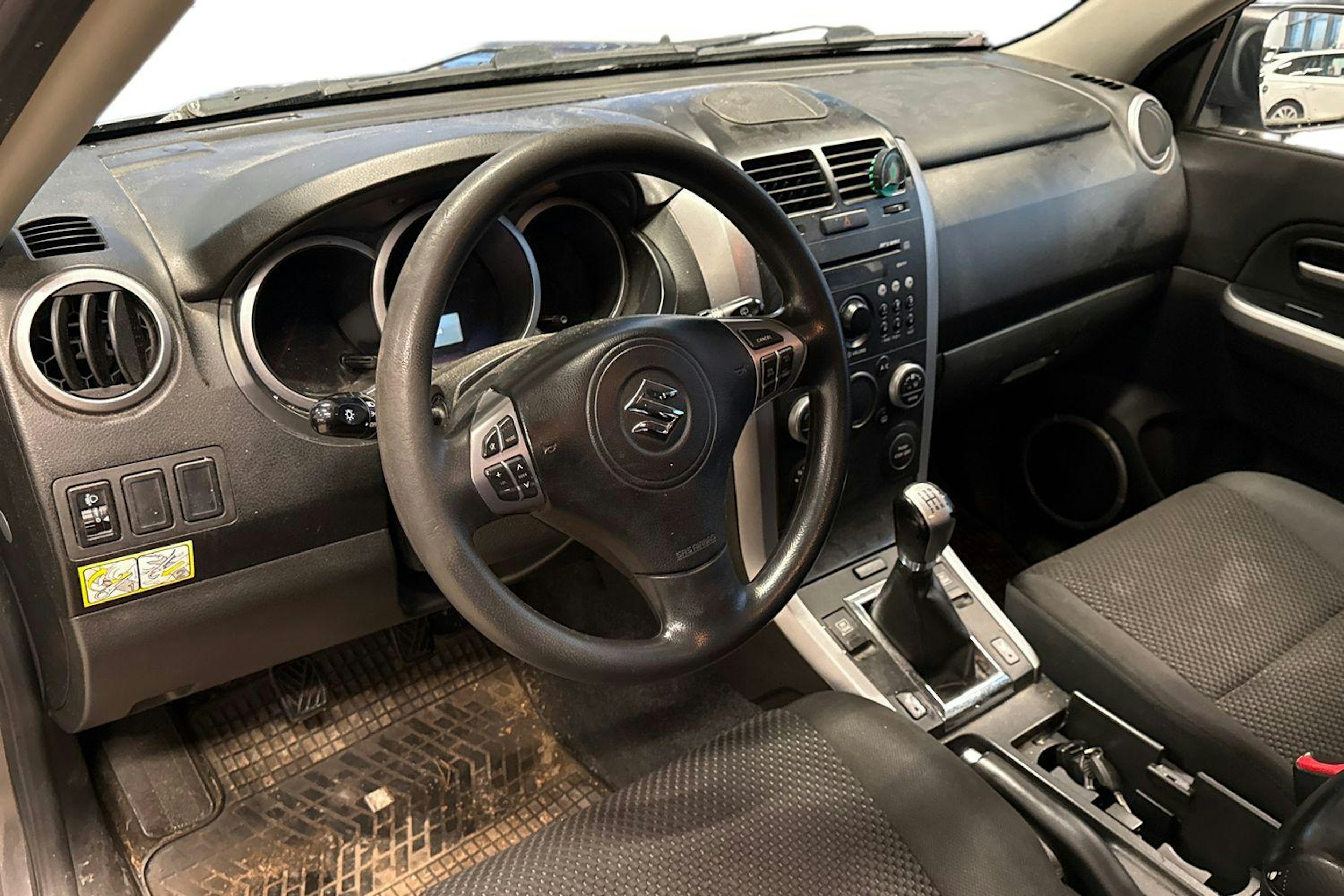 Harmaa Suzuki Grand Vitara 2011 kuva 7.