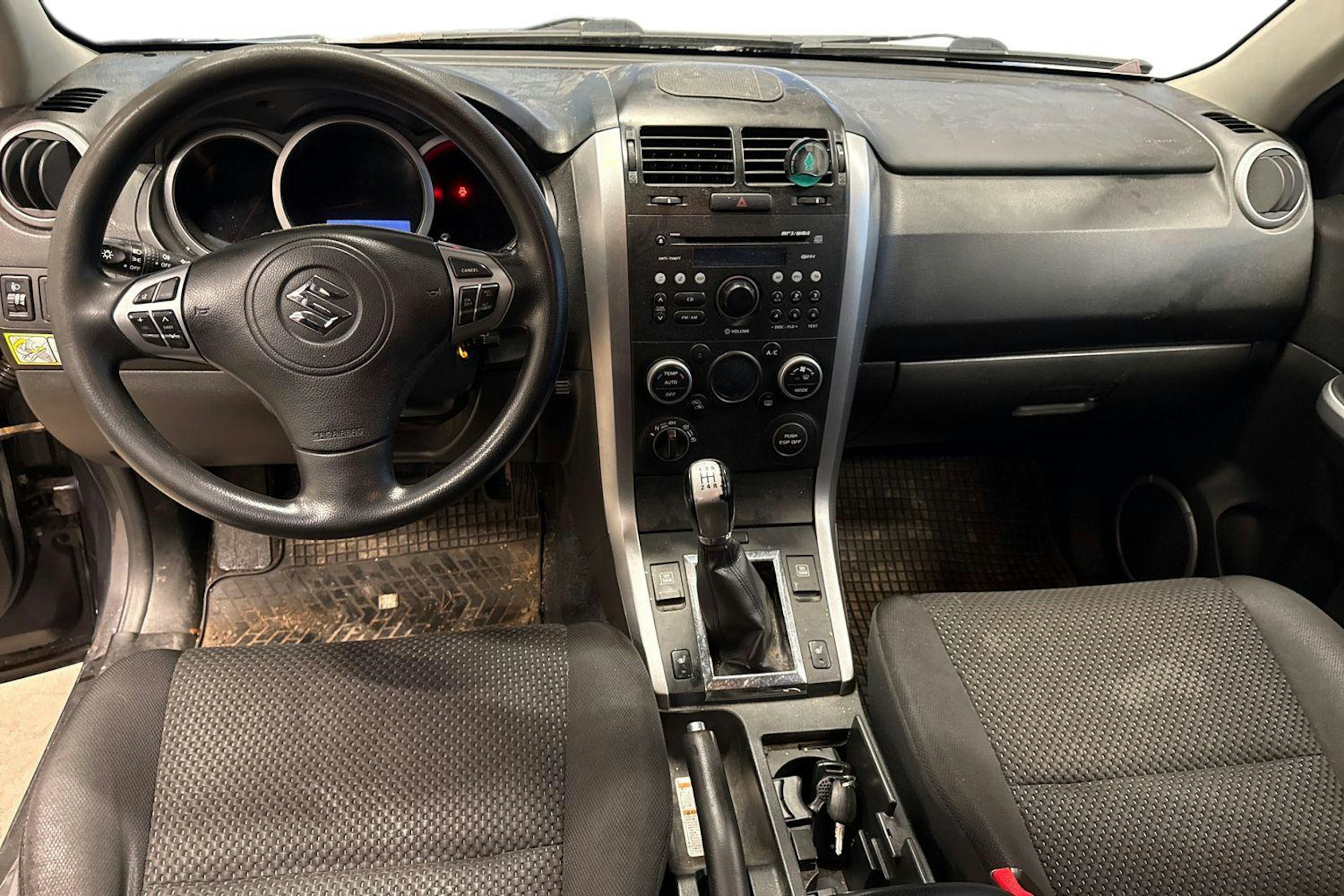 Harmaa Suzuki Grand Vitara 2011 kuva 9.