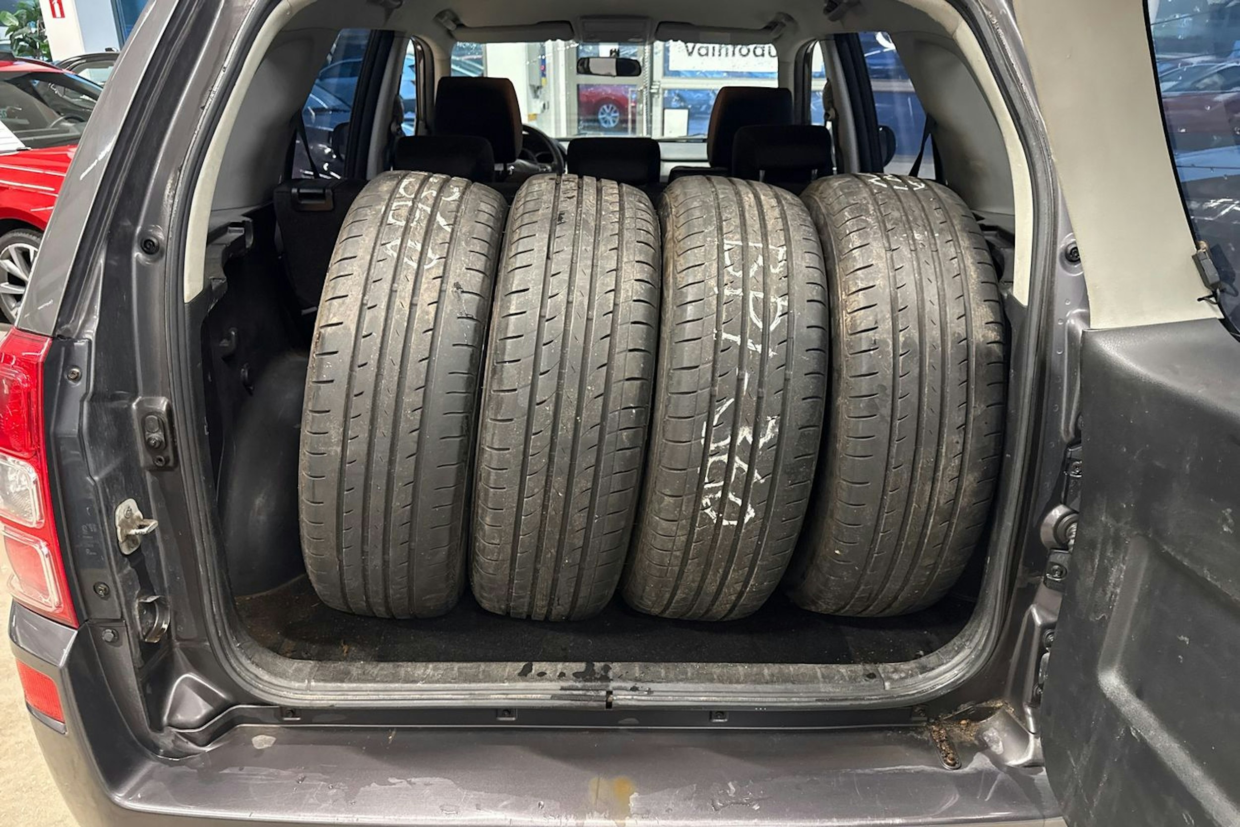 Harmaa Suzuki Grand Vitara 2011 kuva 22.